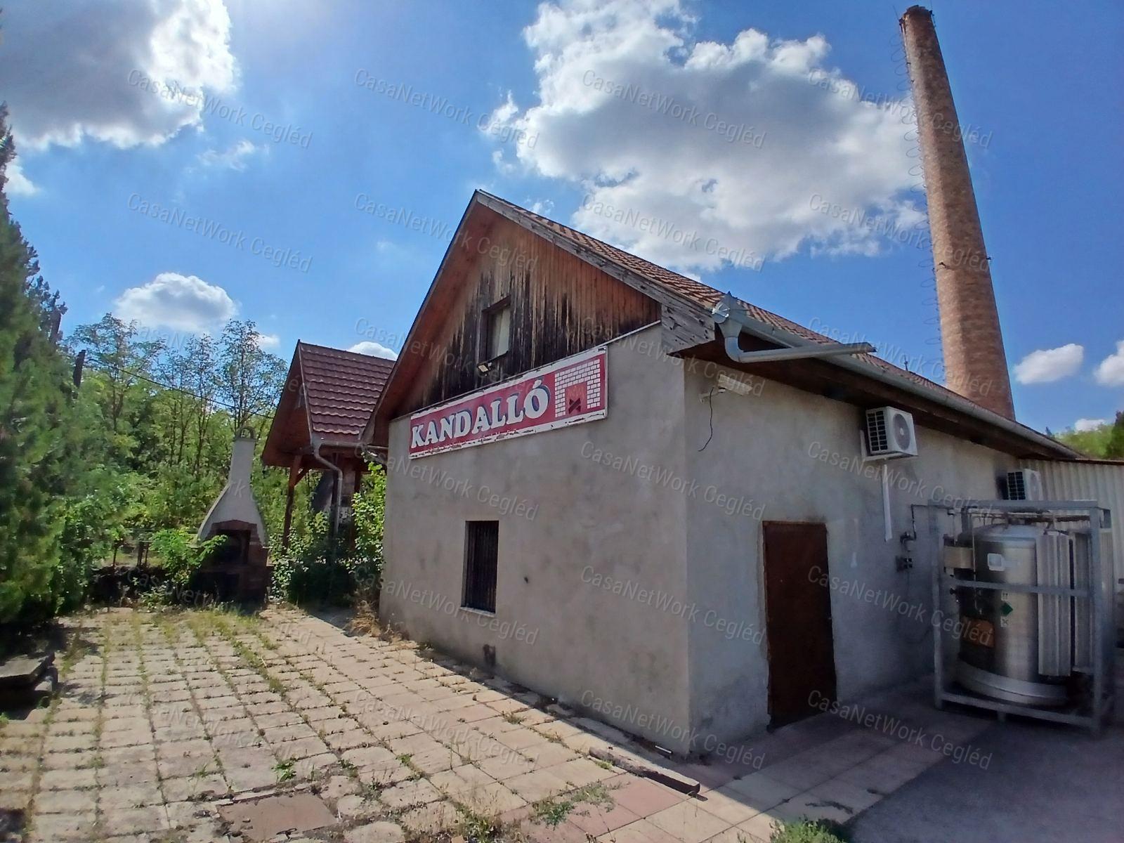 Eladó Tápiószőlősi ipari terület.
