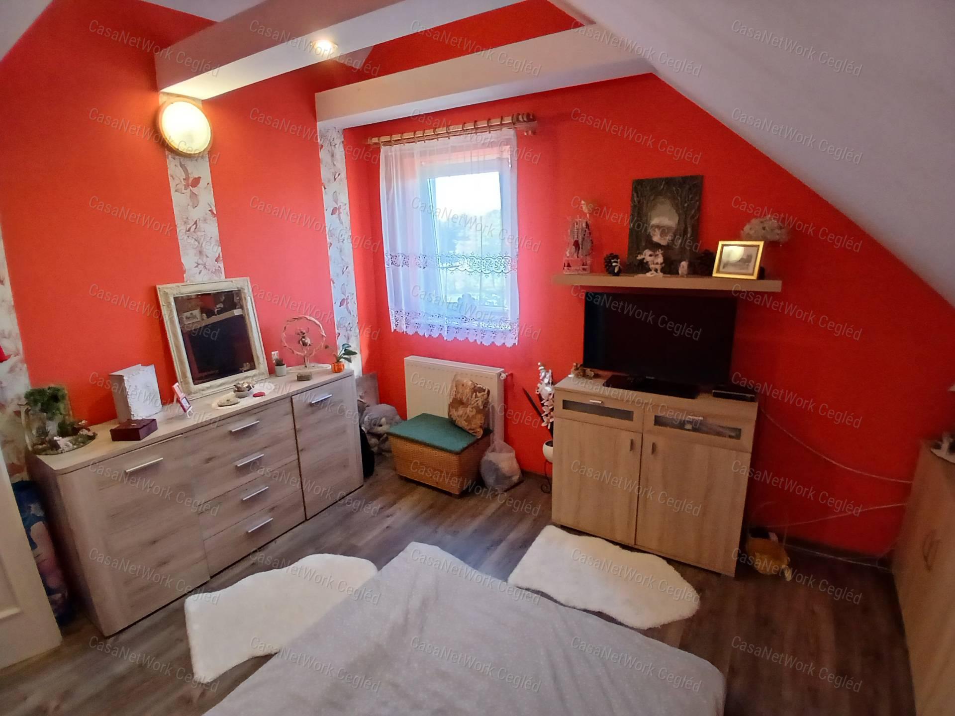 Eladó Csemő-Zöldhalom-ban Zártkerti 88 m2 családi ház.