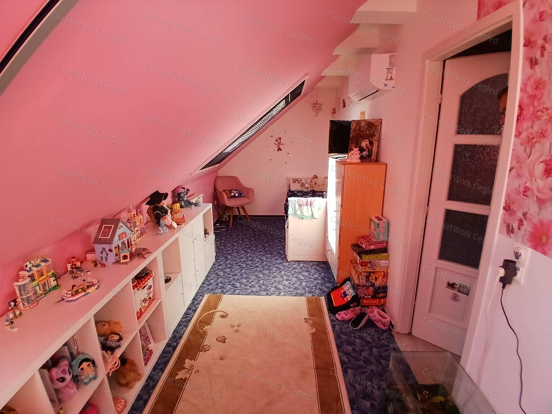Eladó Csemő-Zöldhalom-ban Zártkerti 88 m2 családi ház.