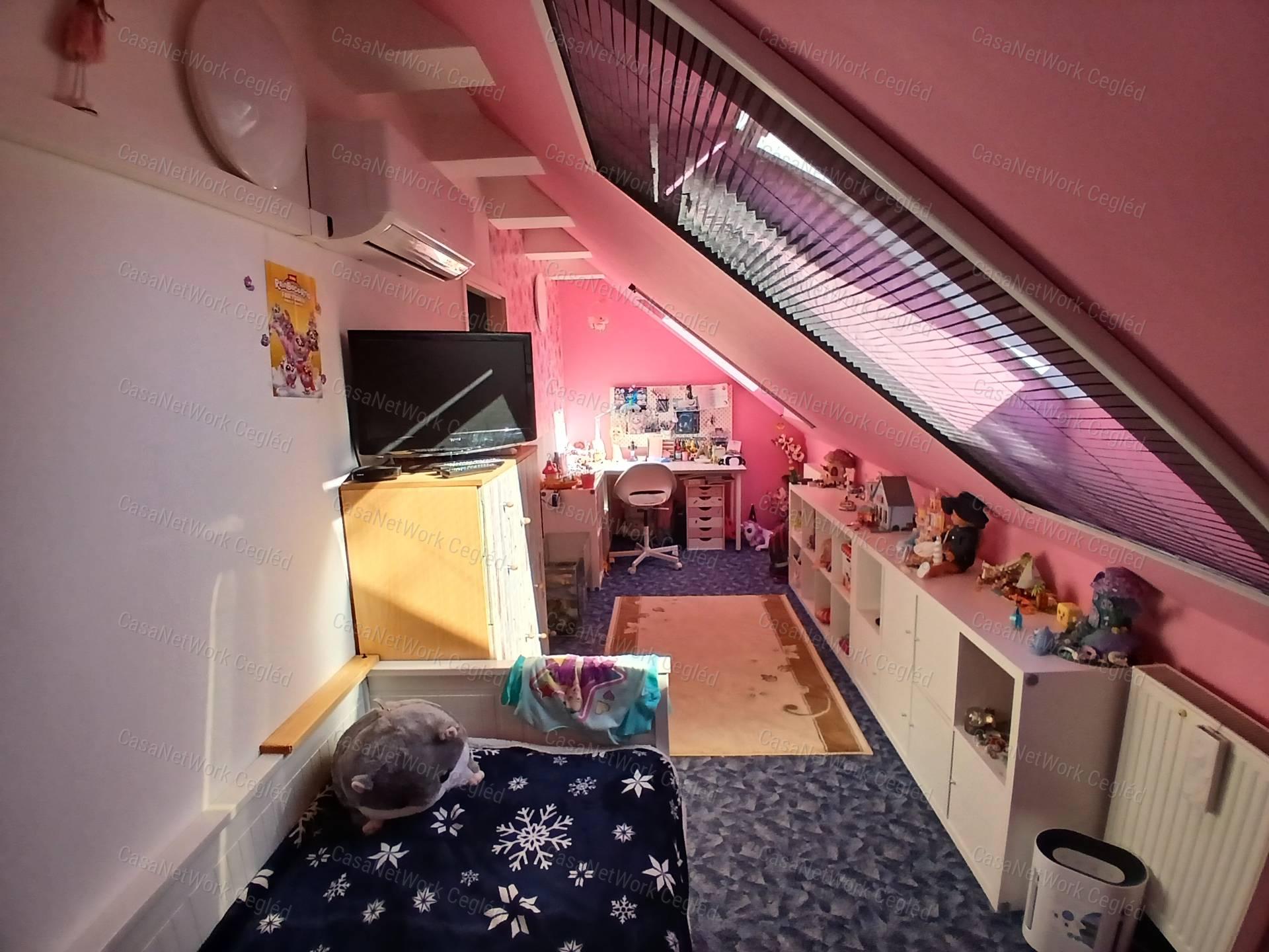 Eladó Csemő-Zöldhalom-ban Zártkerti 88 m2 családi ház.