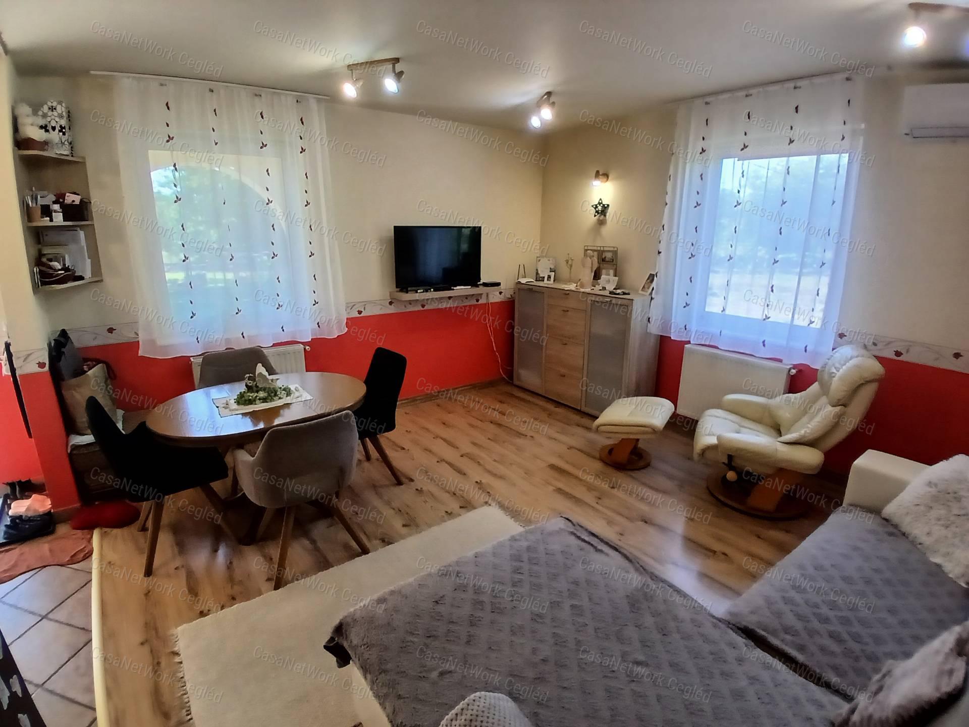 Eladó Csemő-Zöldhalom-ban Zártkerti 88 m2 családi ház.