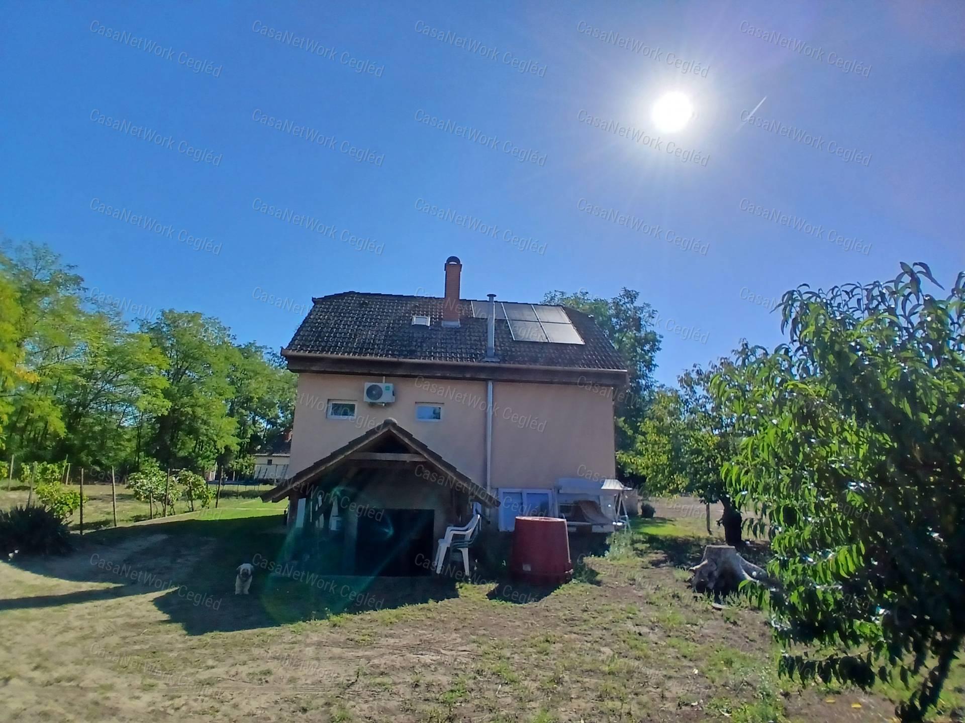 Eladó Csemő-Zöldhalom-ban Zártkerti 88 m2 családi ház.