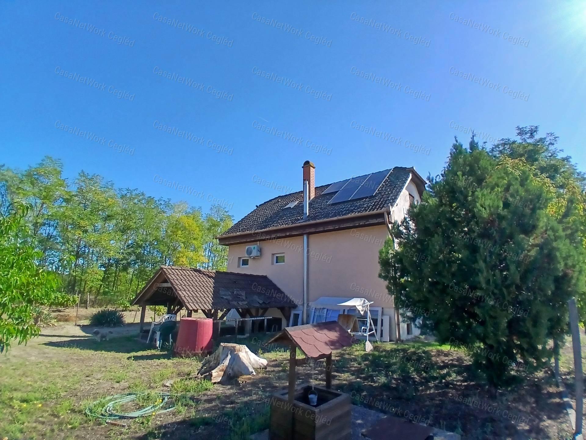Eladó Csemő-Zöldhalom-ban Zártkerti 88 m2 családi ház.