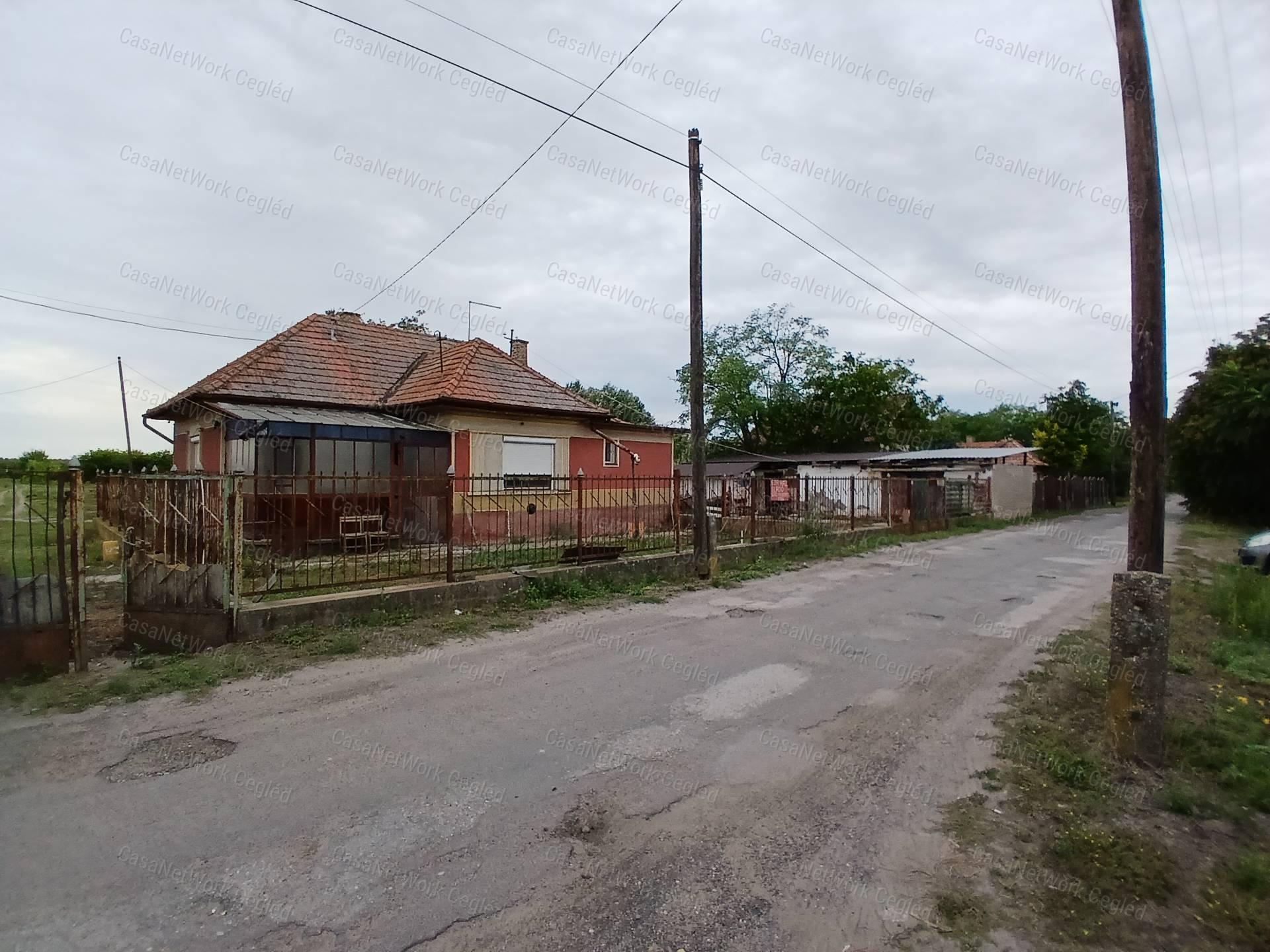 Eladó Ceglédi 69 m2 Családi Ház.