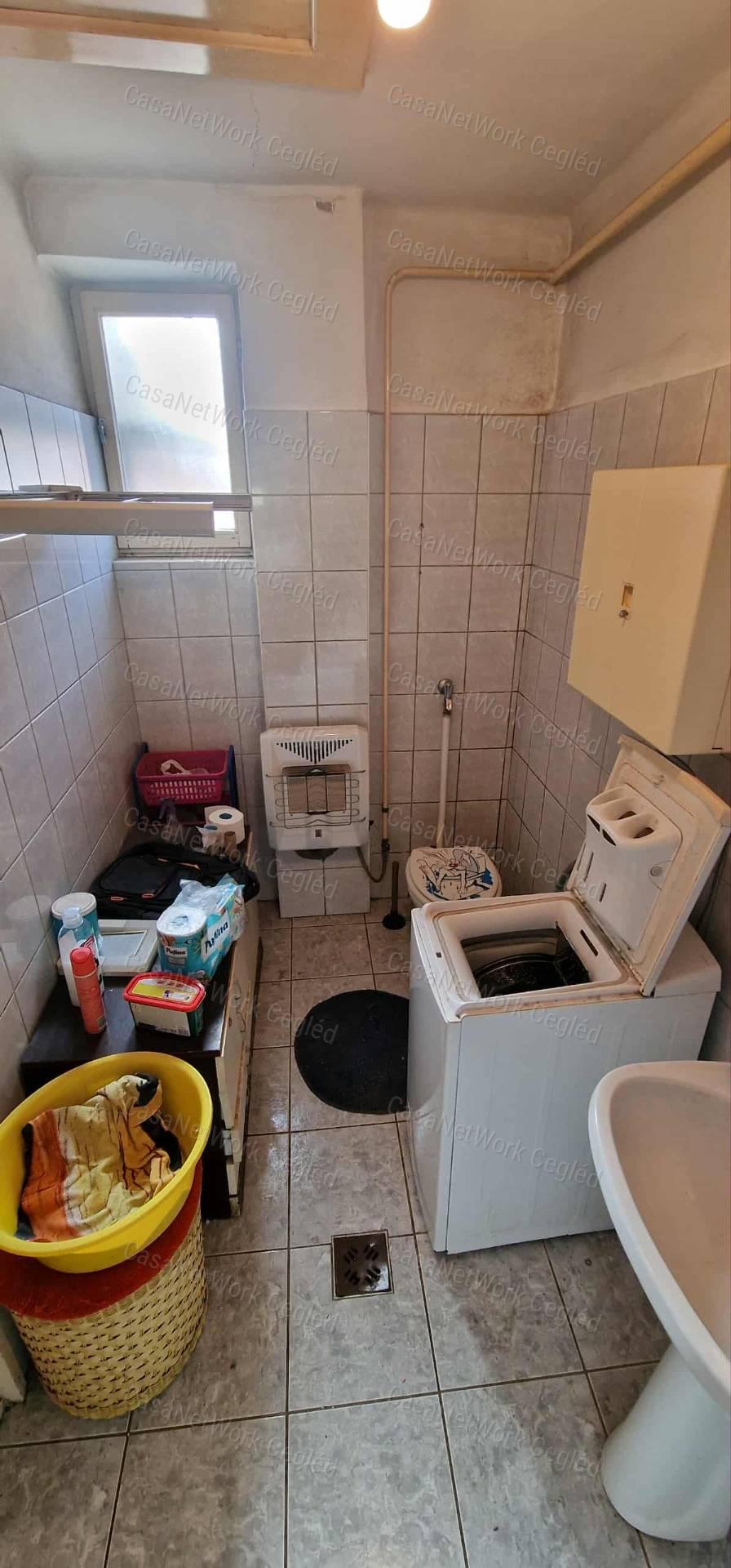 Földszintes családi ház Cegléden, jó környéken!