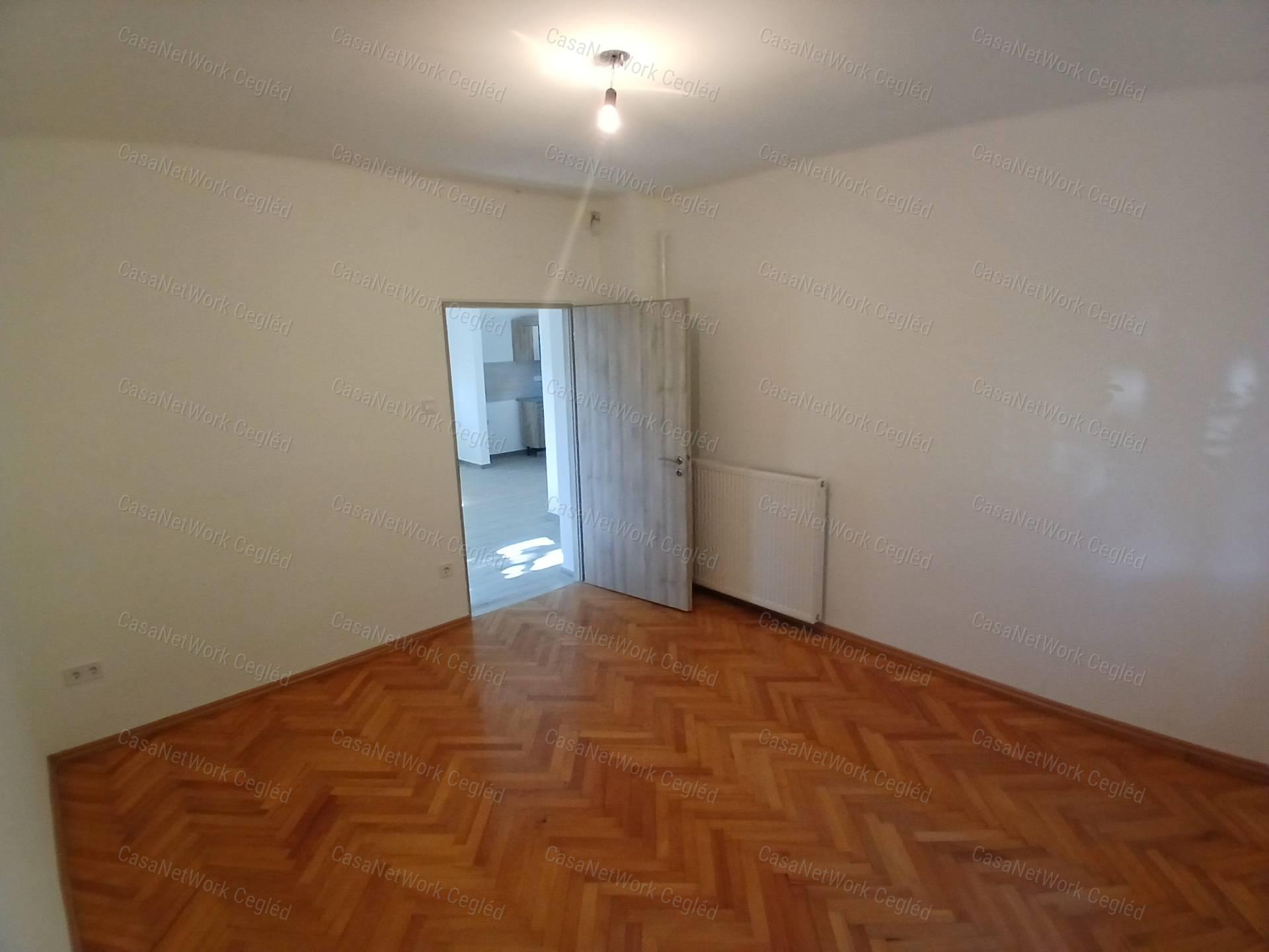 Eladó Cegléden 73 m2-es családi ház.