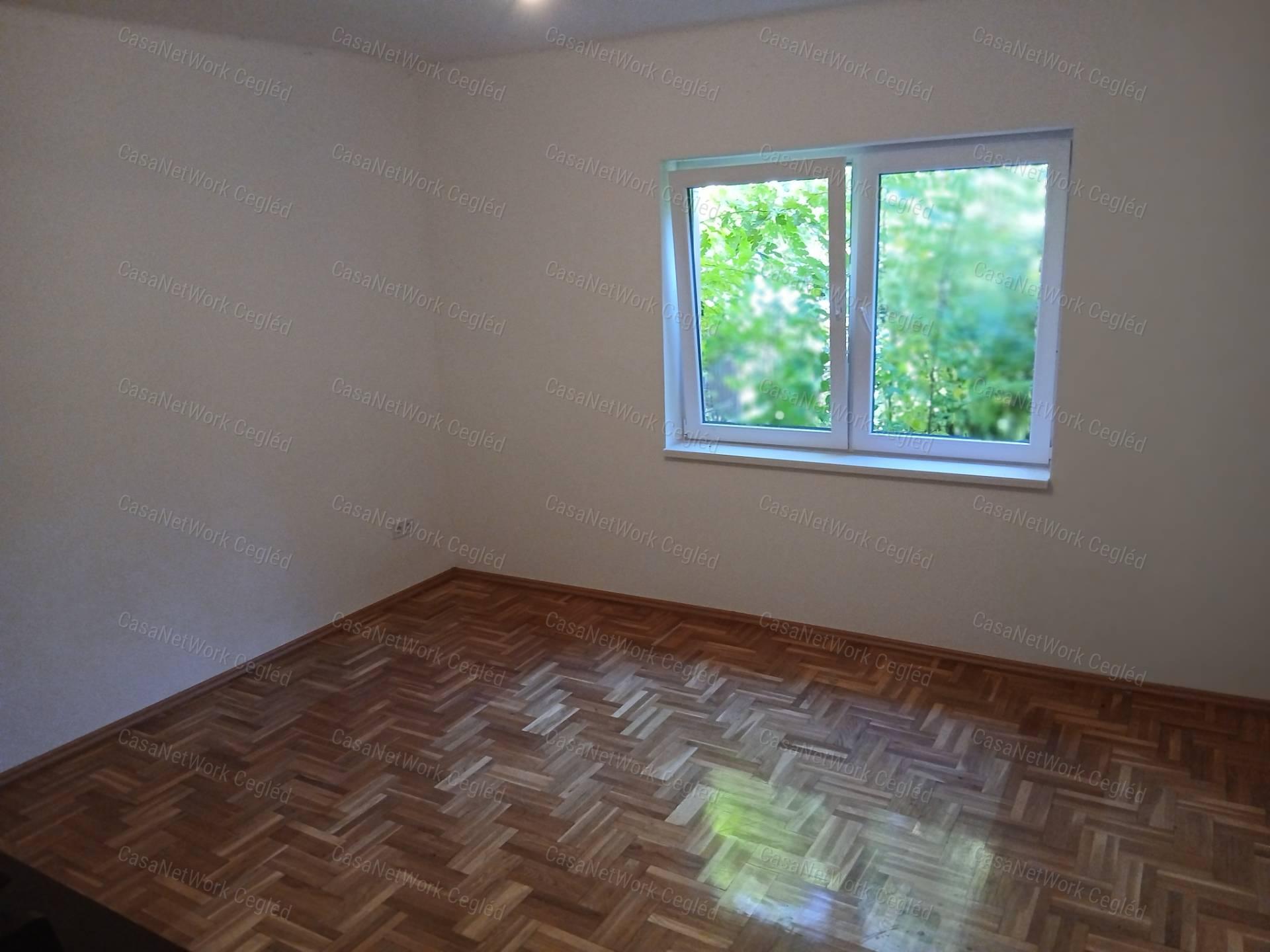 Eladó Cegléden 73 m2-es családi ház.