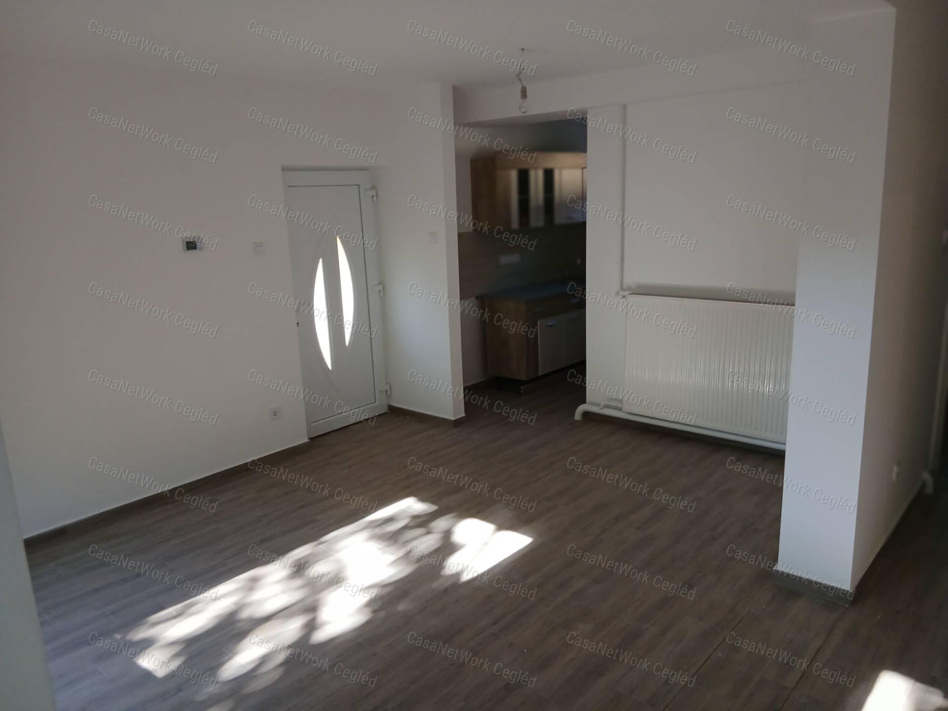 Eladó Cegléden 73 m2-es családi ház.