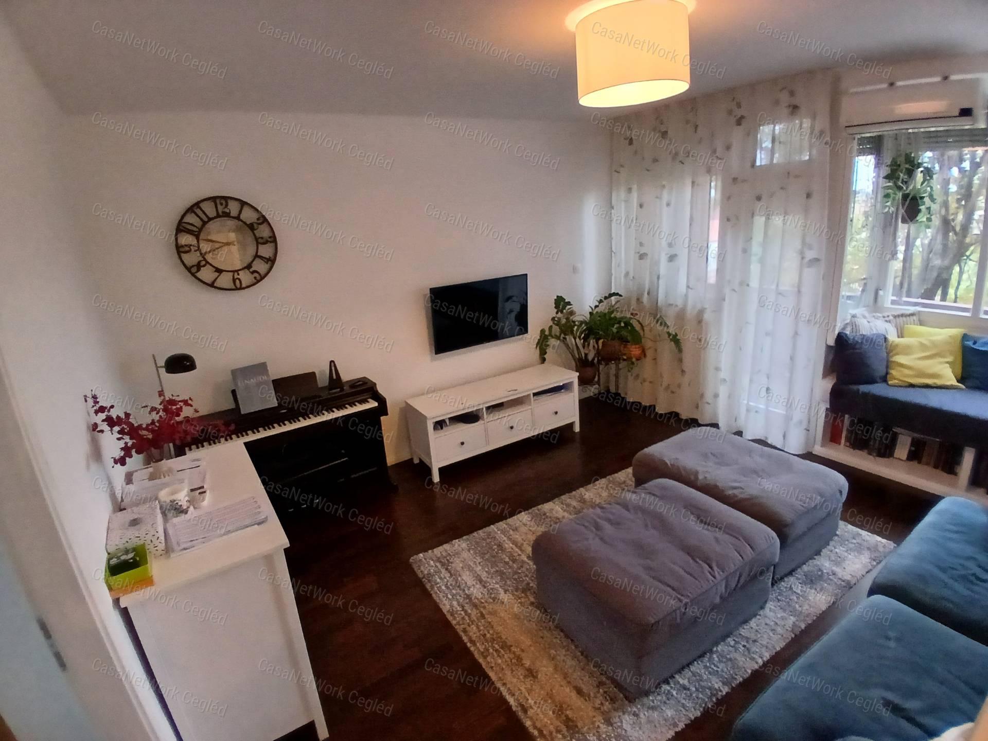 Eladó ceglédi 83 m2 tégla lakás.