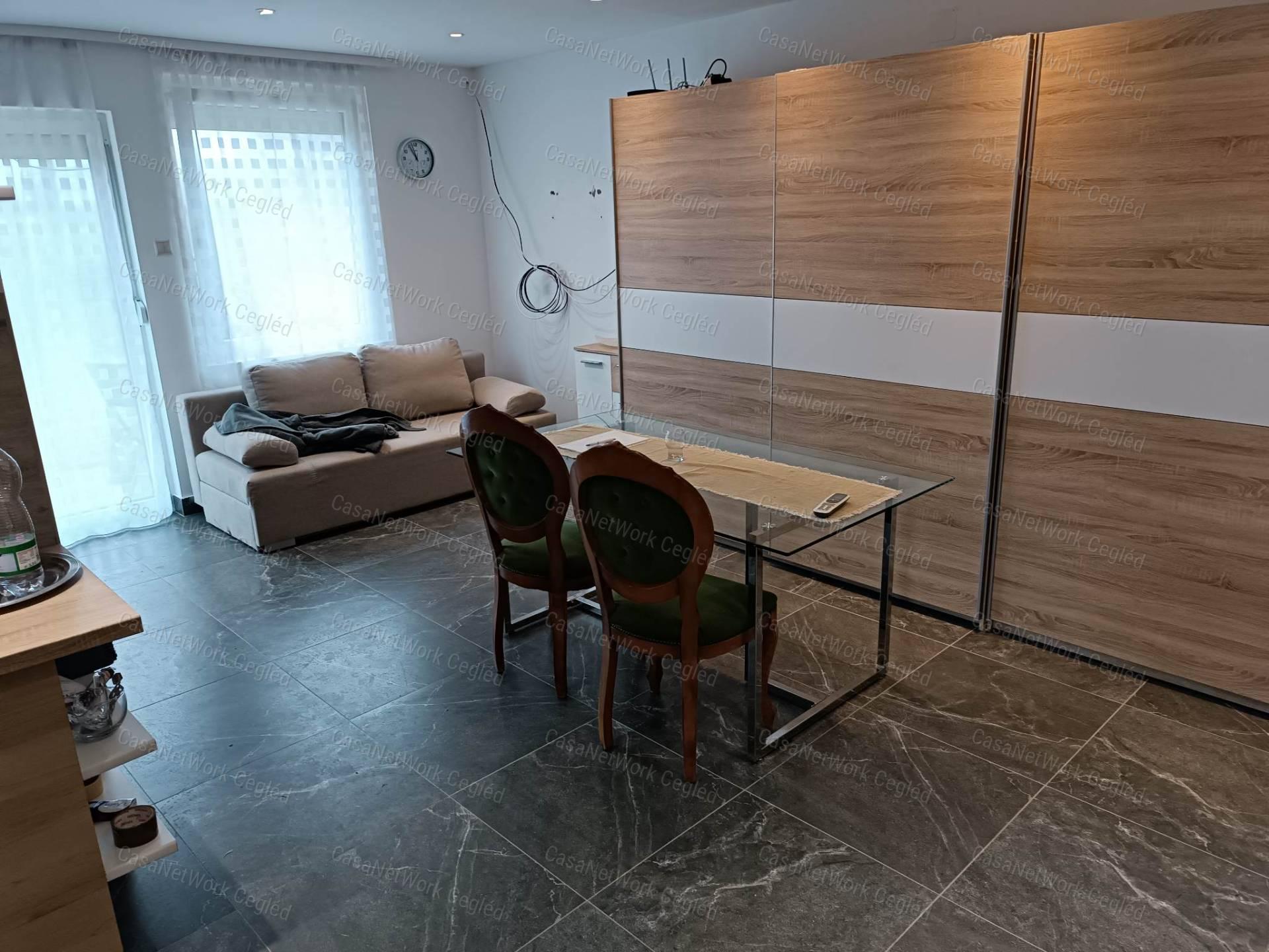 Eladó családi ház nyugodt környezetben, Cegléd külterületén