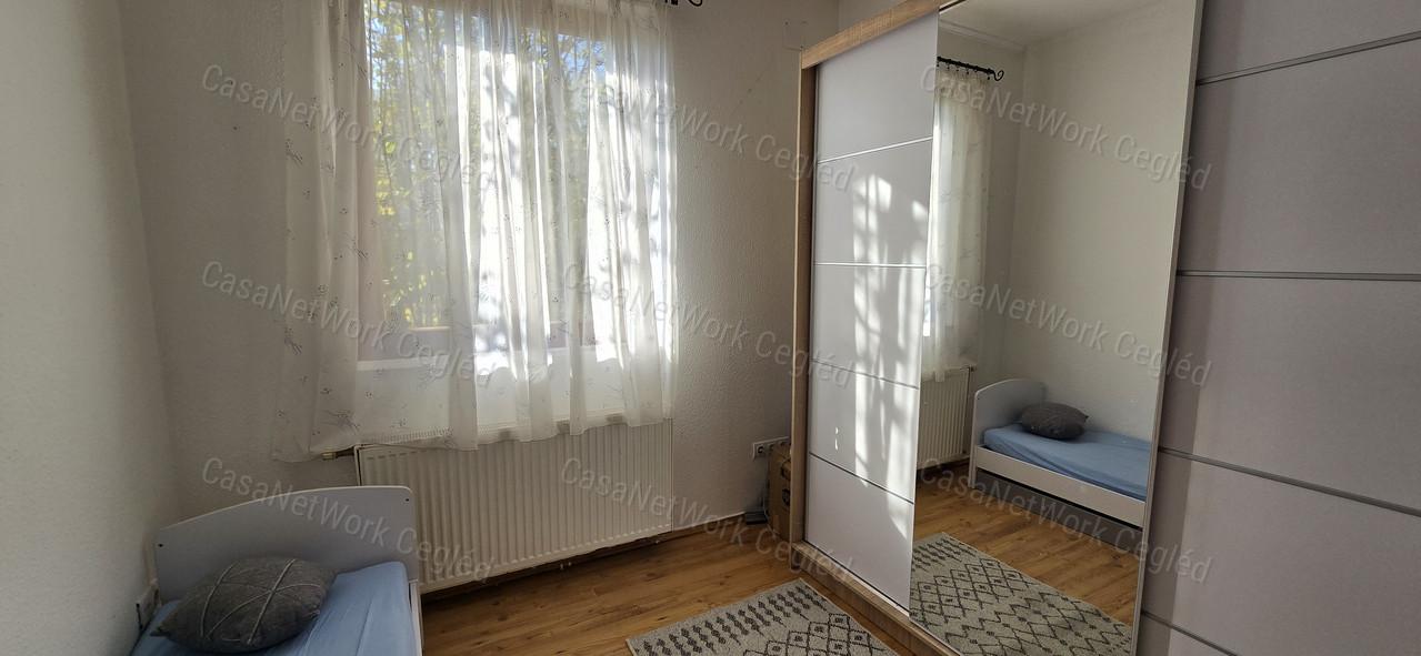 Eladó családi ház nyugodt környezetben, Cegléd külterületén