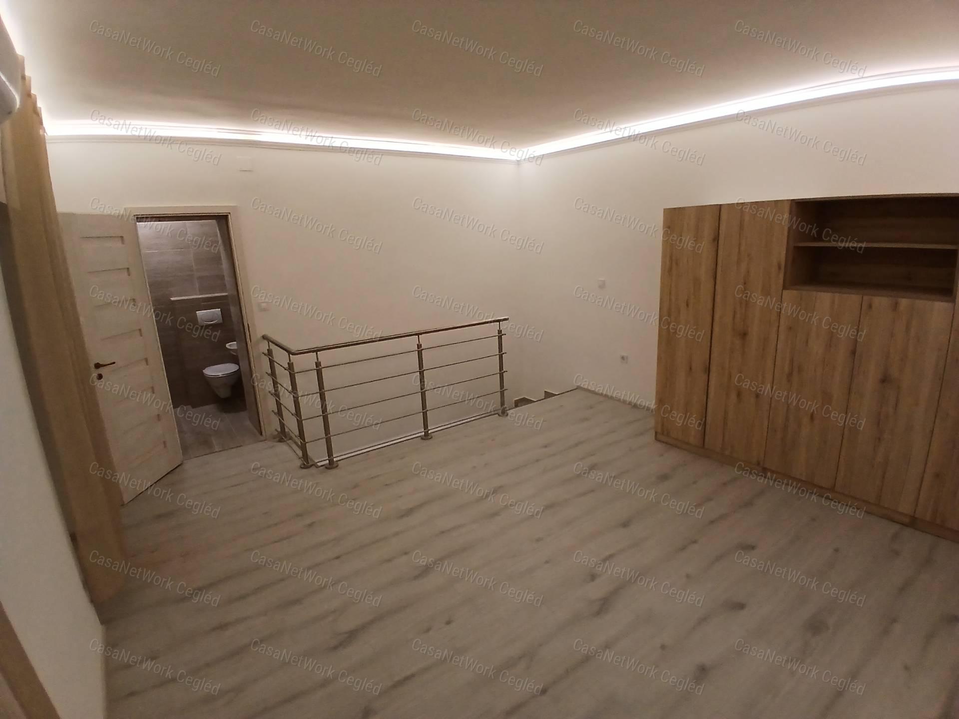 Eladó Budapesi Lipotvárosi 64 m2 tégla lakás.