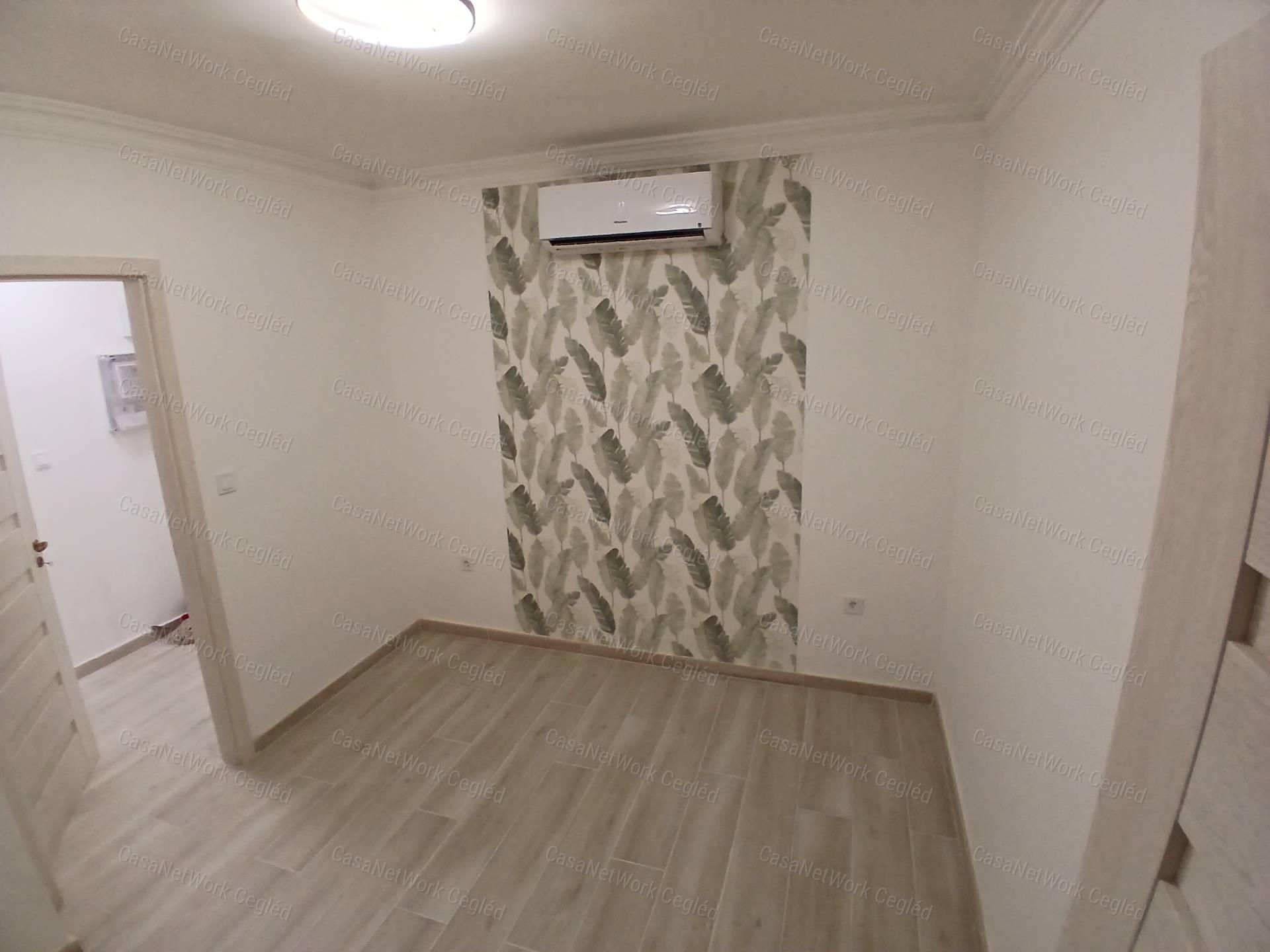 Eladó Budapesi Lipotvárosi 64 m2 tégla lakás.