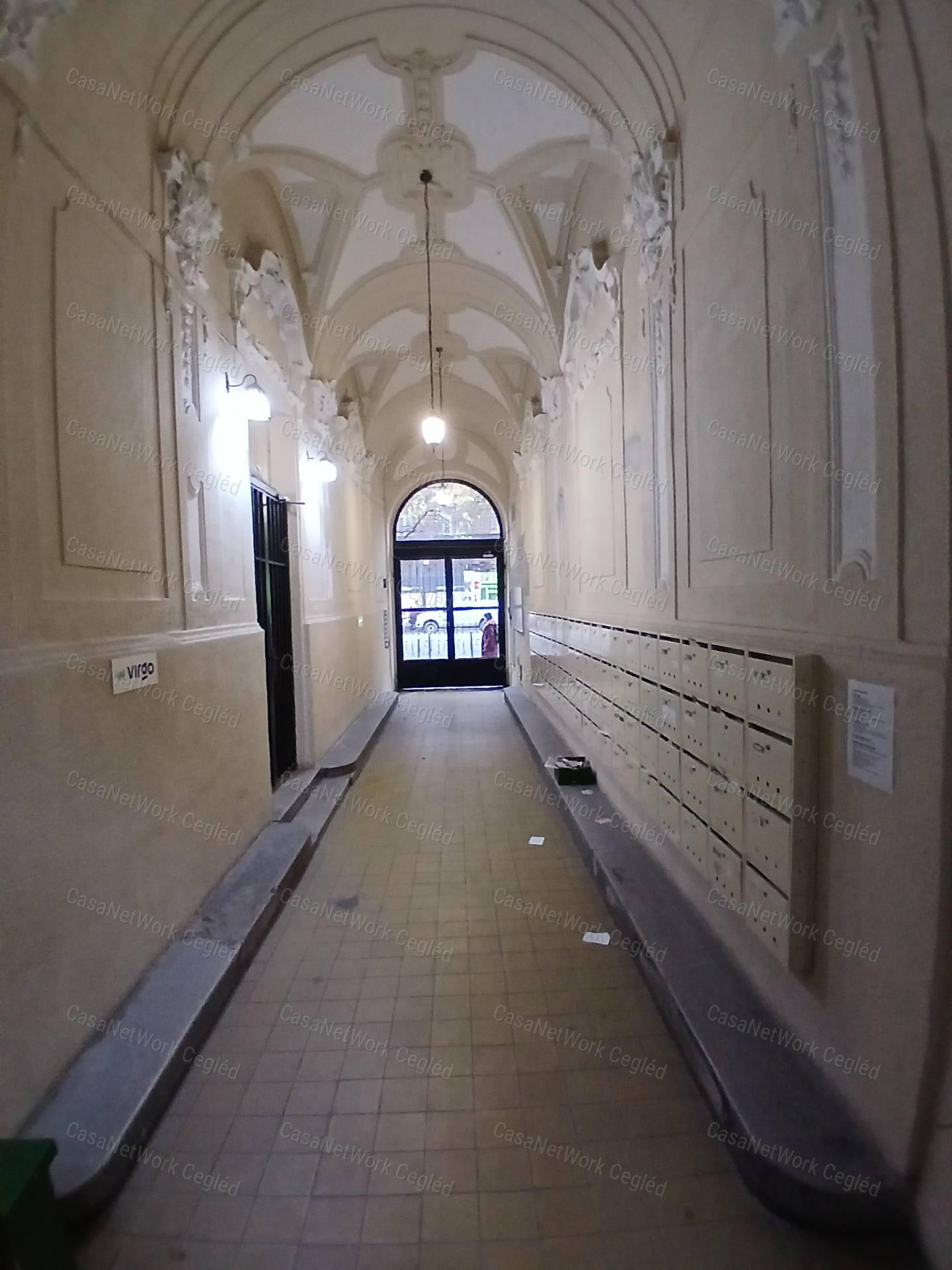 Eladó Budapesi Lipotvárosi 64 m2 tégla lakás.