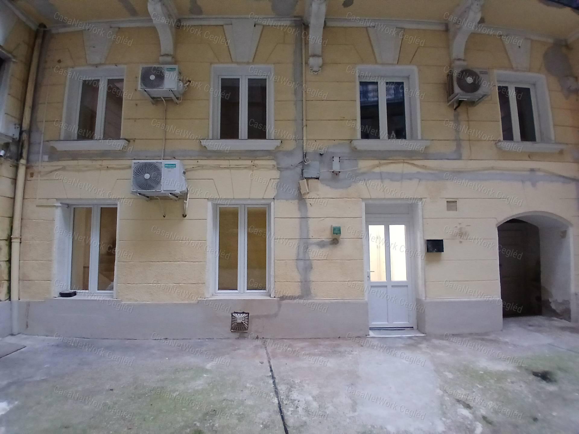 Eladó Budapesi Lipotvárosi 64 m2 tégla lakás.