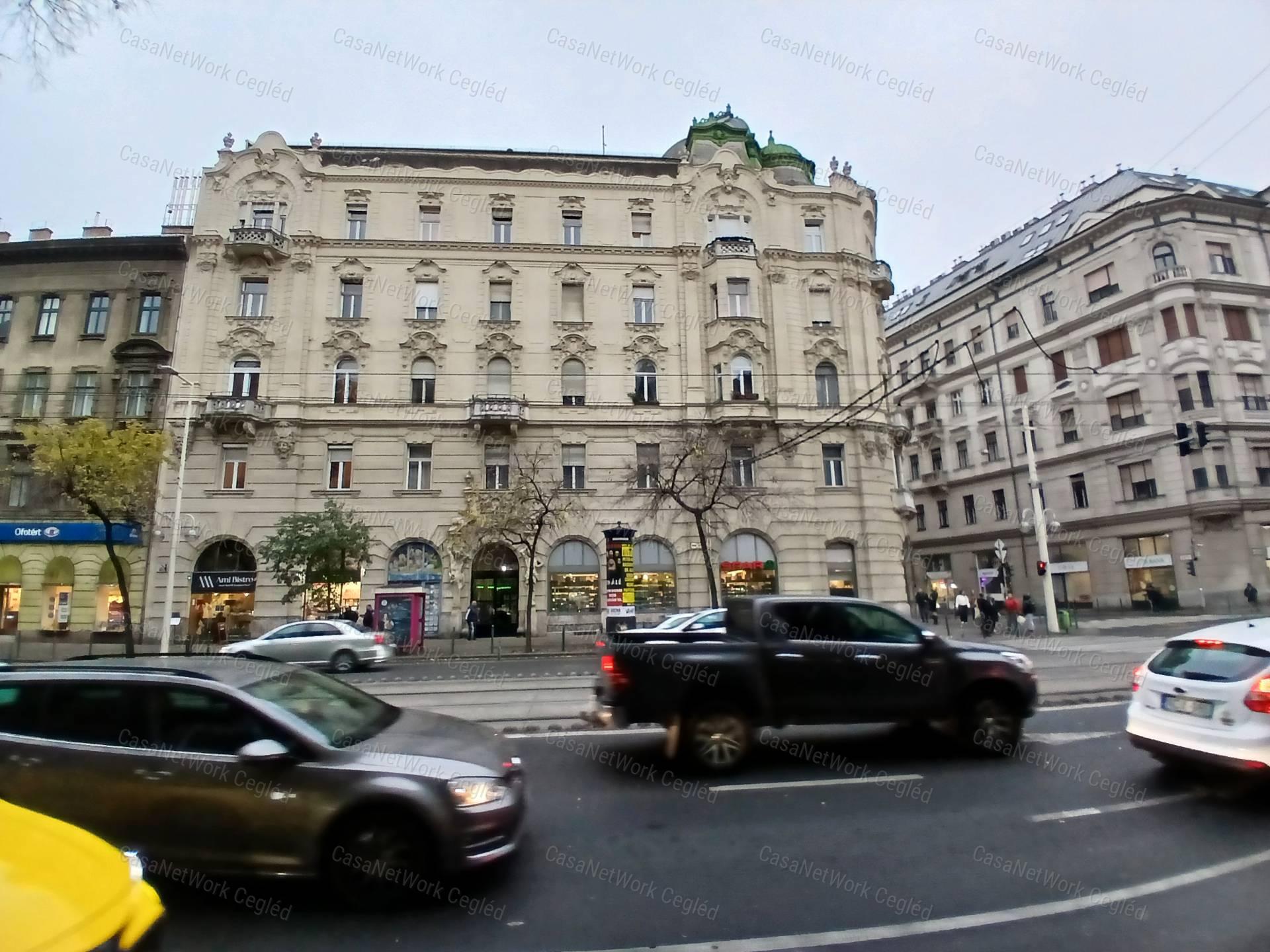 Eladó Budapesi Lipotvárosi 64 m2 tégla lakás.