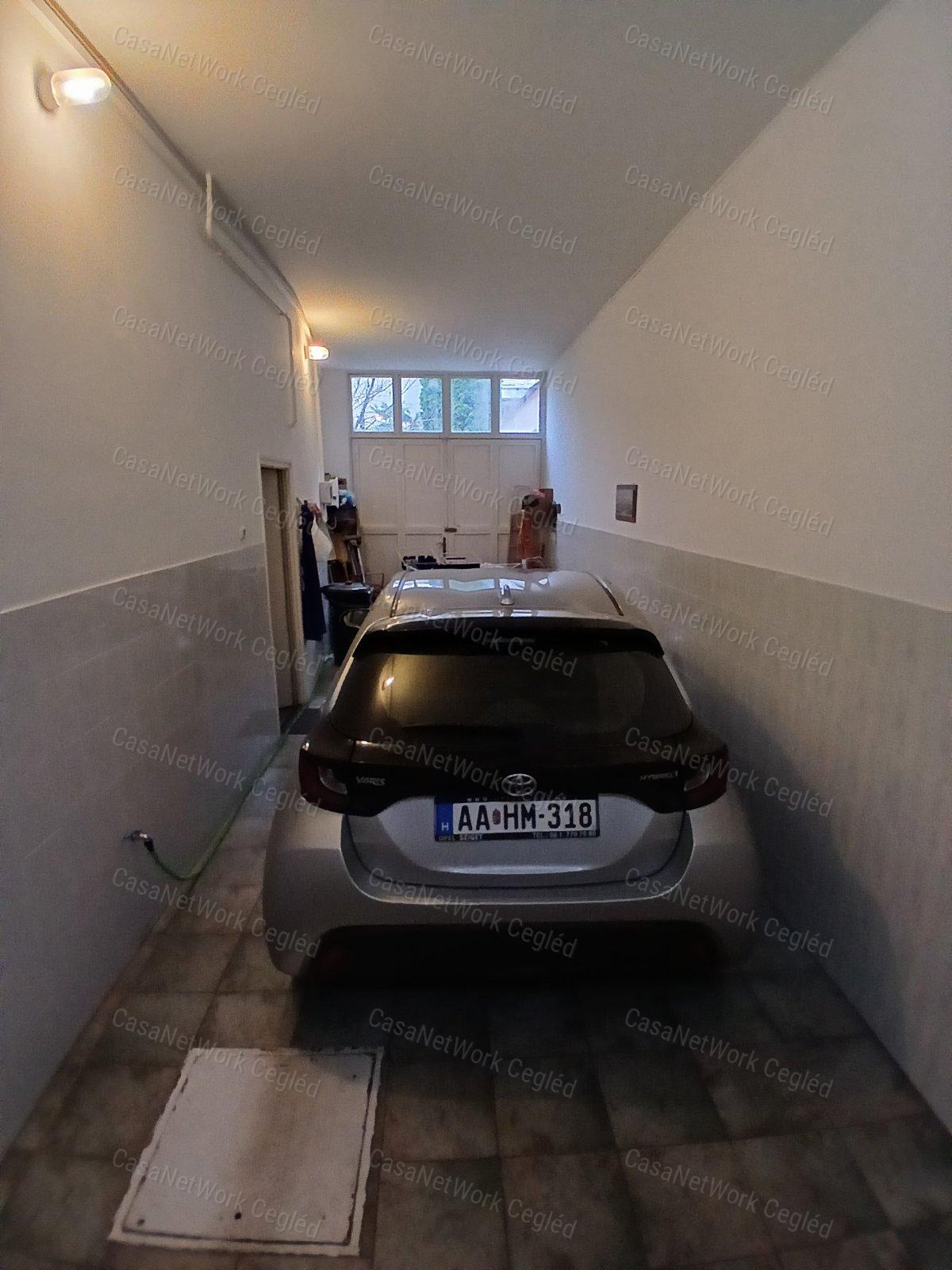 Eladó kecskemét szívében 268 m2 Családi Ház.
