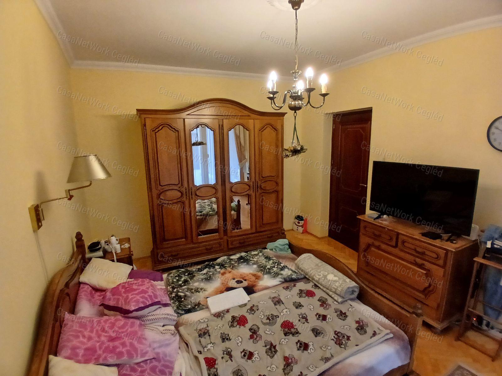 Eladó kecskemét szívében 268 m2 Családi Ház.