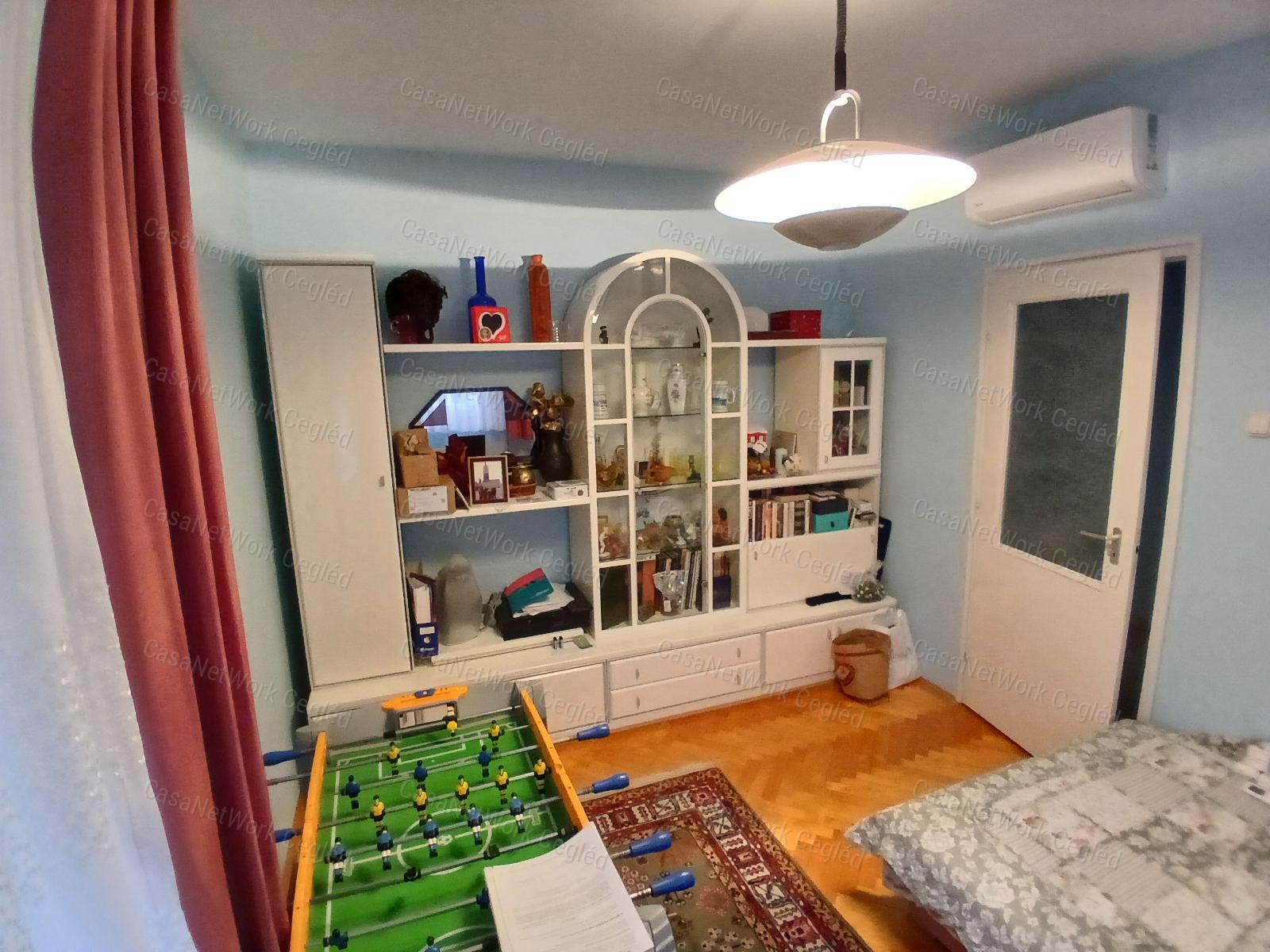 Eladó kecskemét szívében 268 m2 Családi Ház.