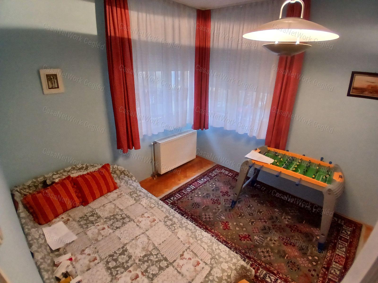 Eladó kecskemét szívében 268 m2 Családi Ház.