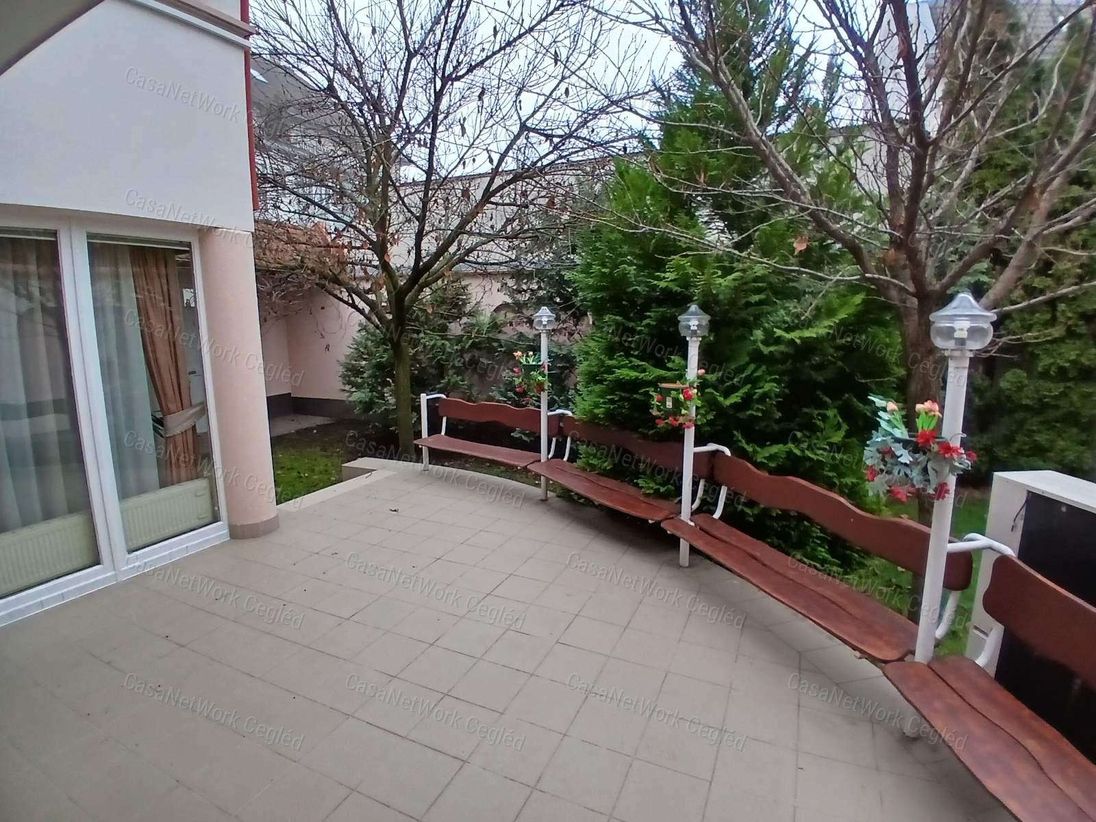 Eladó kecskemét szívében 268 m2 Családi Ház.