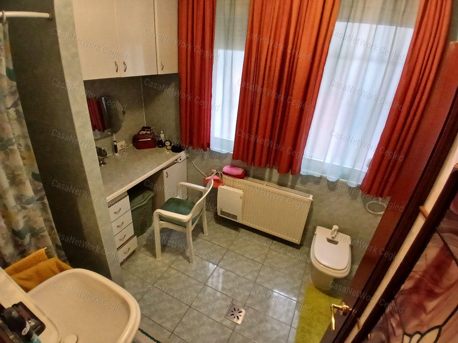 Eladó kecskemét szívében 268 m2 Családi Ház.