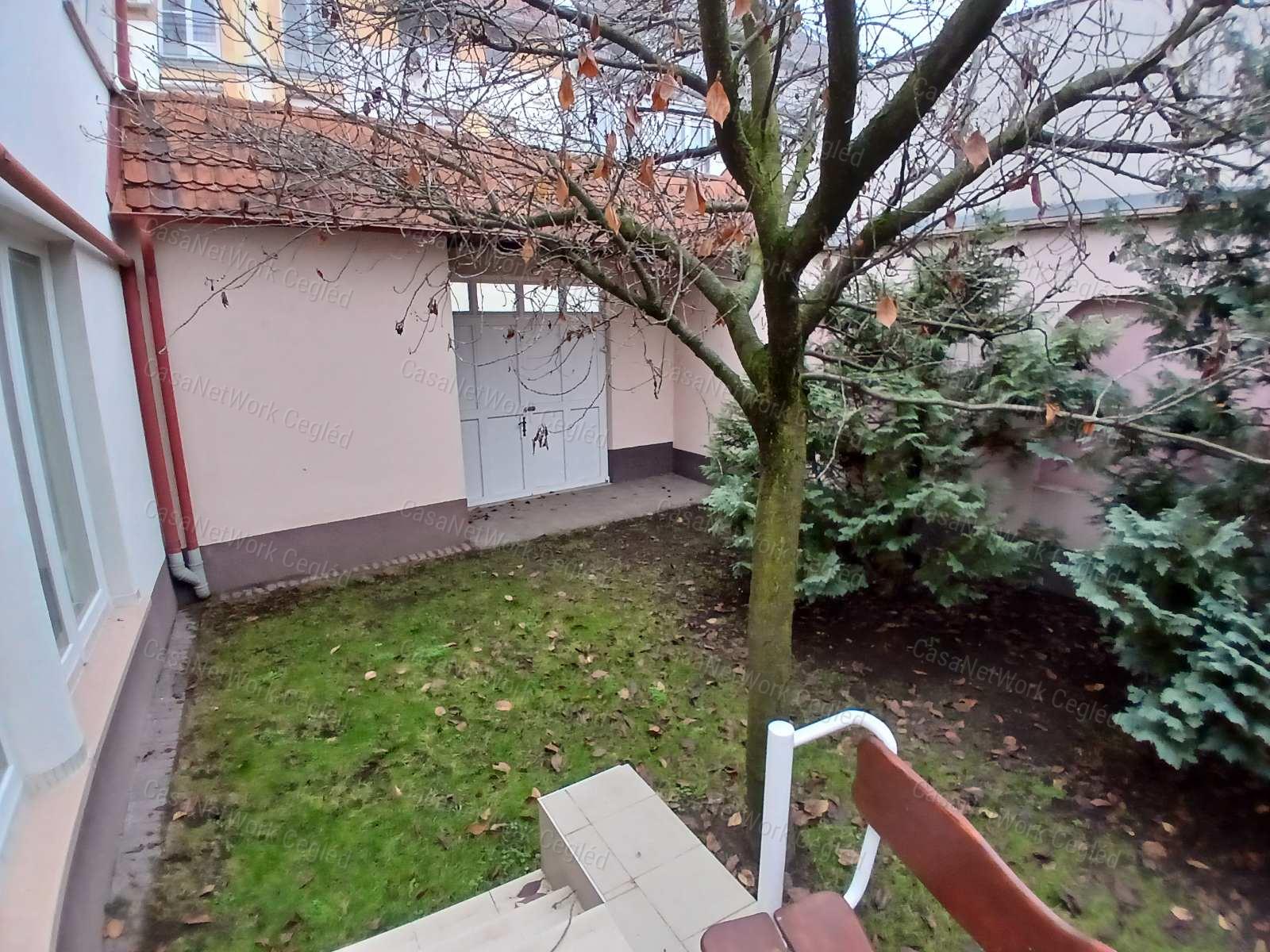 Eladó kecskemét szívében 268 m2 Családi Ház.