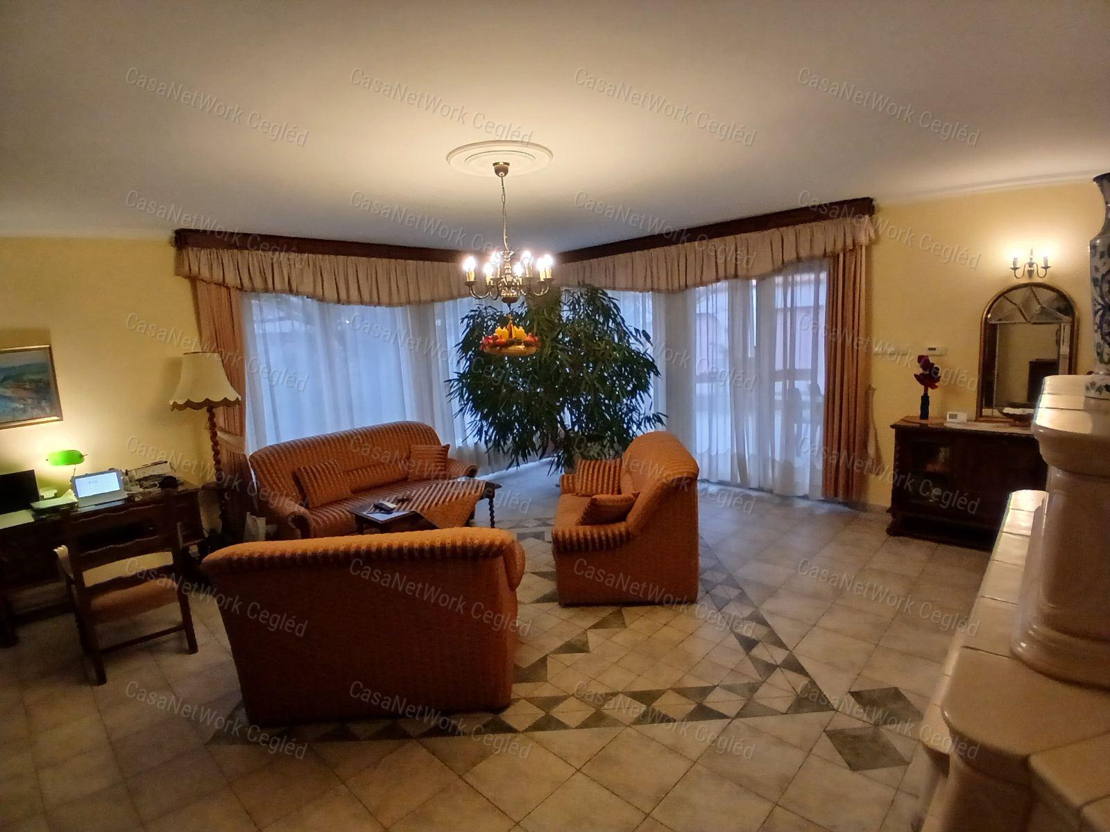 Eladó Kecskemét szívében 268 m2 Üzlethelyiség