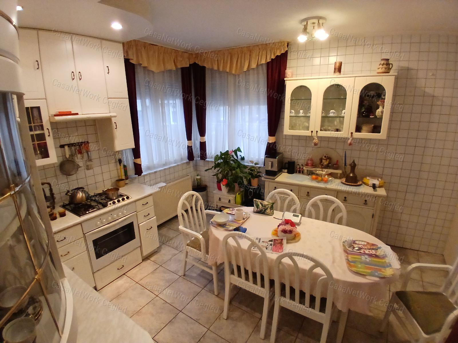 Eladó Kecskemét szívében 268 m2 Üzlethelyiség