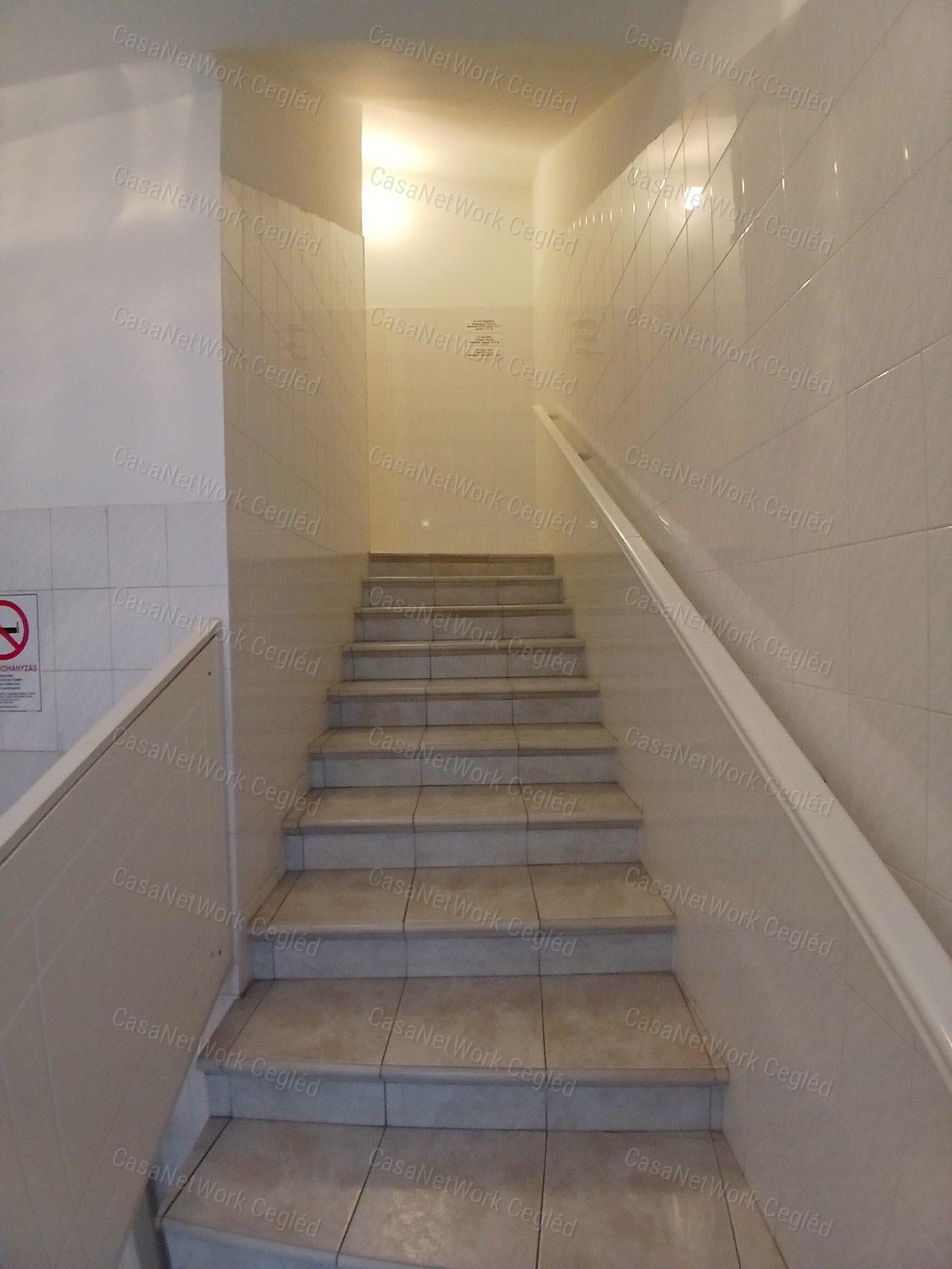Eladó Kecskemét szívében 268 m2 Családi Házban iroda