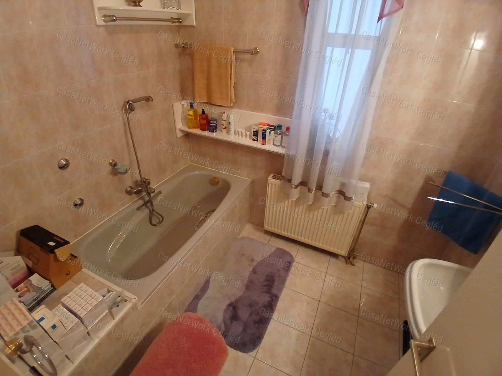 Eladó Kecskemét szívében 268 m2 Családi Házban iroda