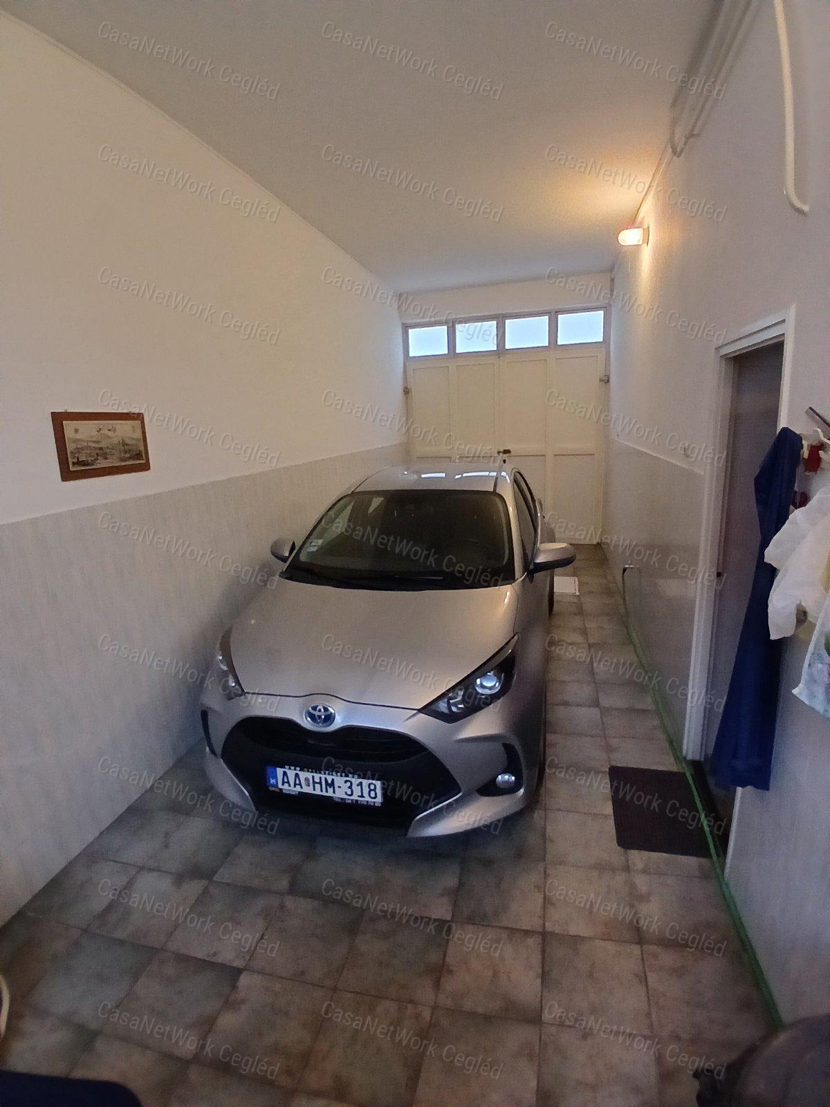Eladó Kecskemét szívében 268 m2 Családi Házban iroda