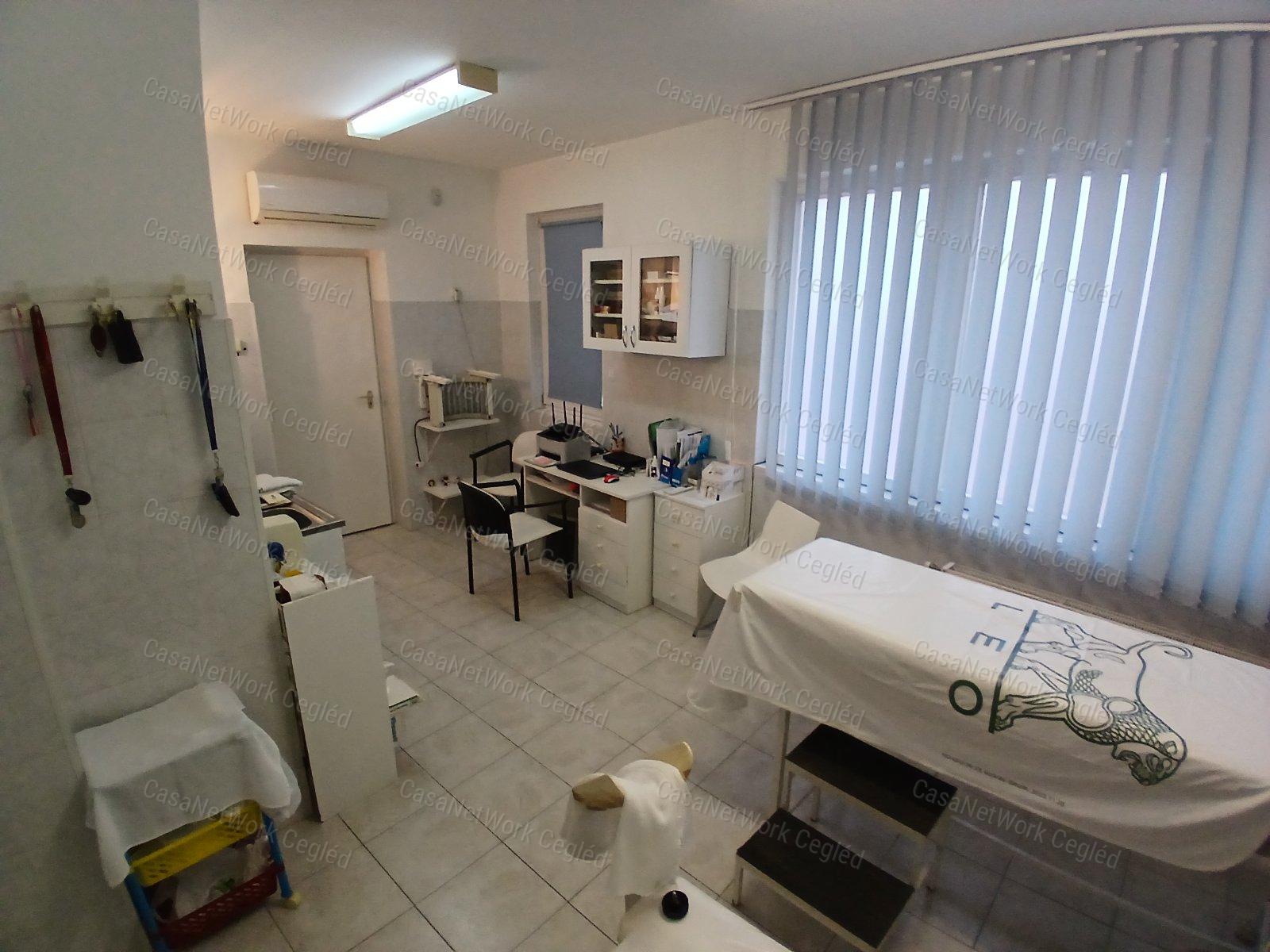 Eladó Kecskemét szívében 268 m2 Családi Házban iroda