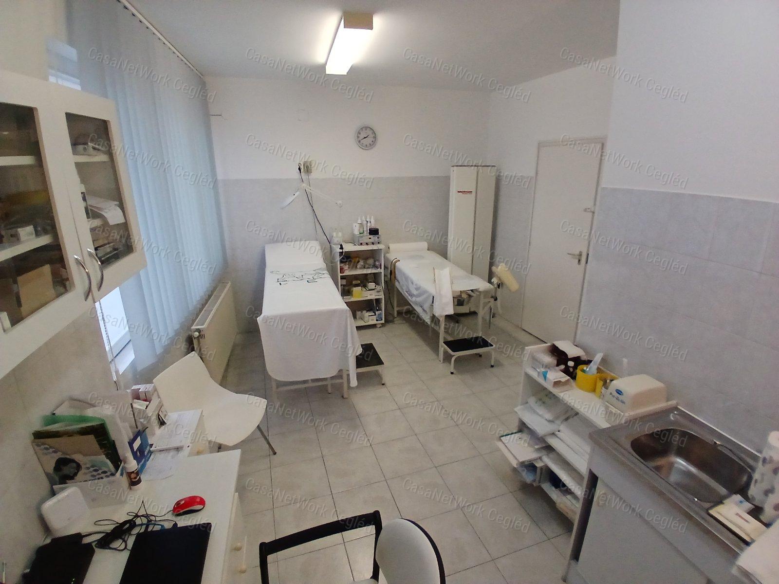 Eladó Kecskemét szívében 268 m2 Családi Házban iroda