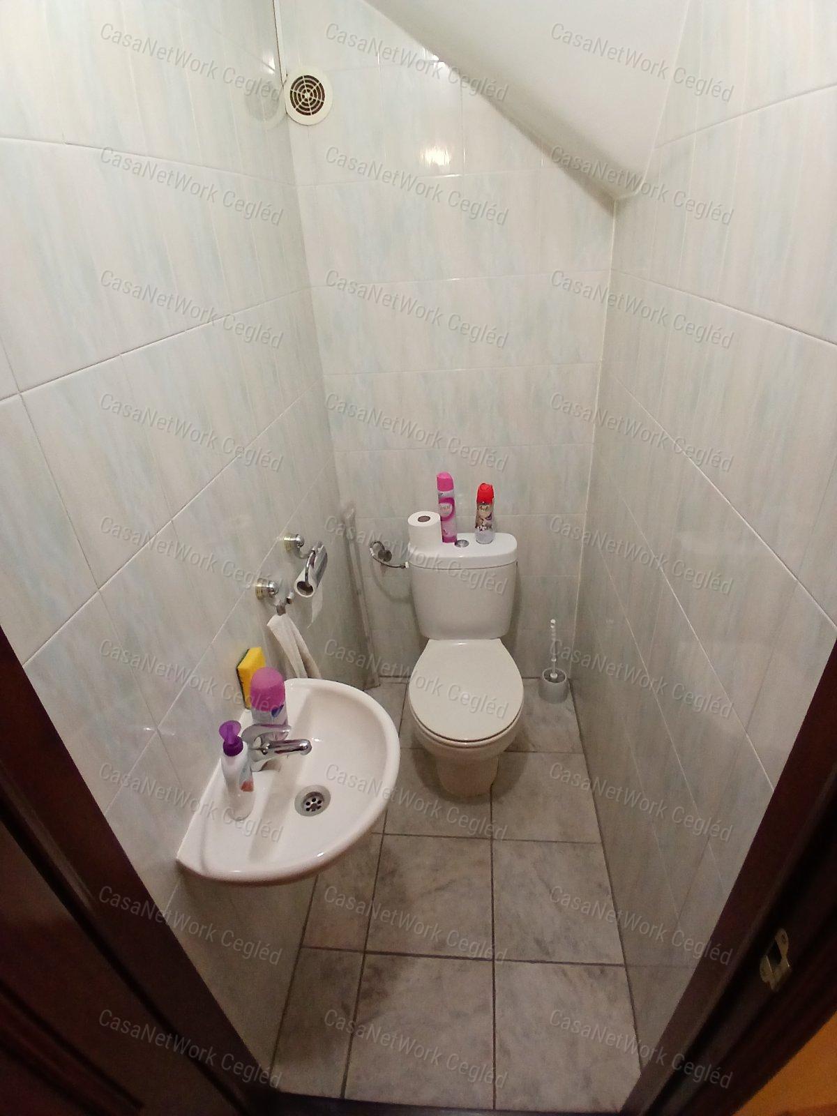 Eladó Kecskemét szívében 268 m2 Családi Házban iroda