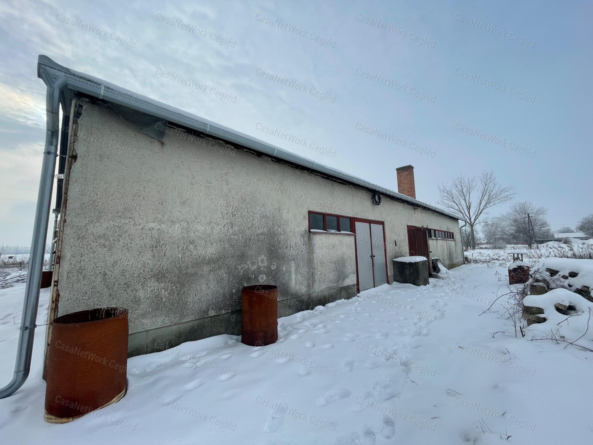 Raktározási,kereskedelmi,ipari célú tevékenységekhez ingatlan eladó