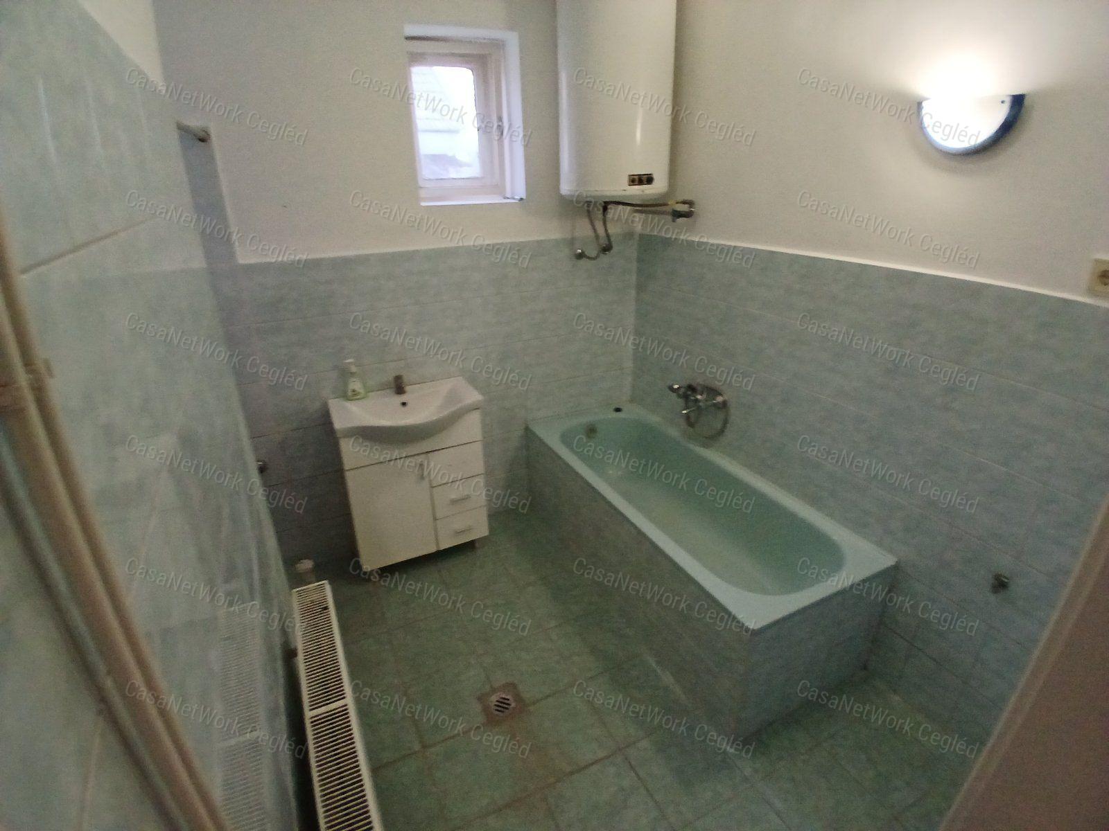 Eladó Tápiószelei 80 m2-s Családi Ház