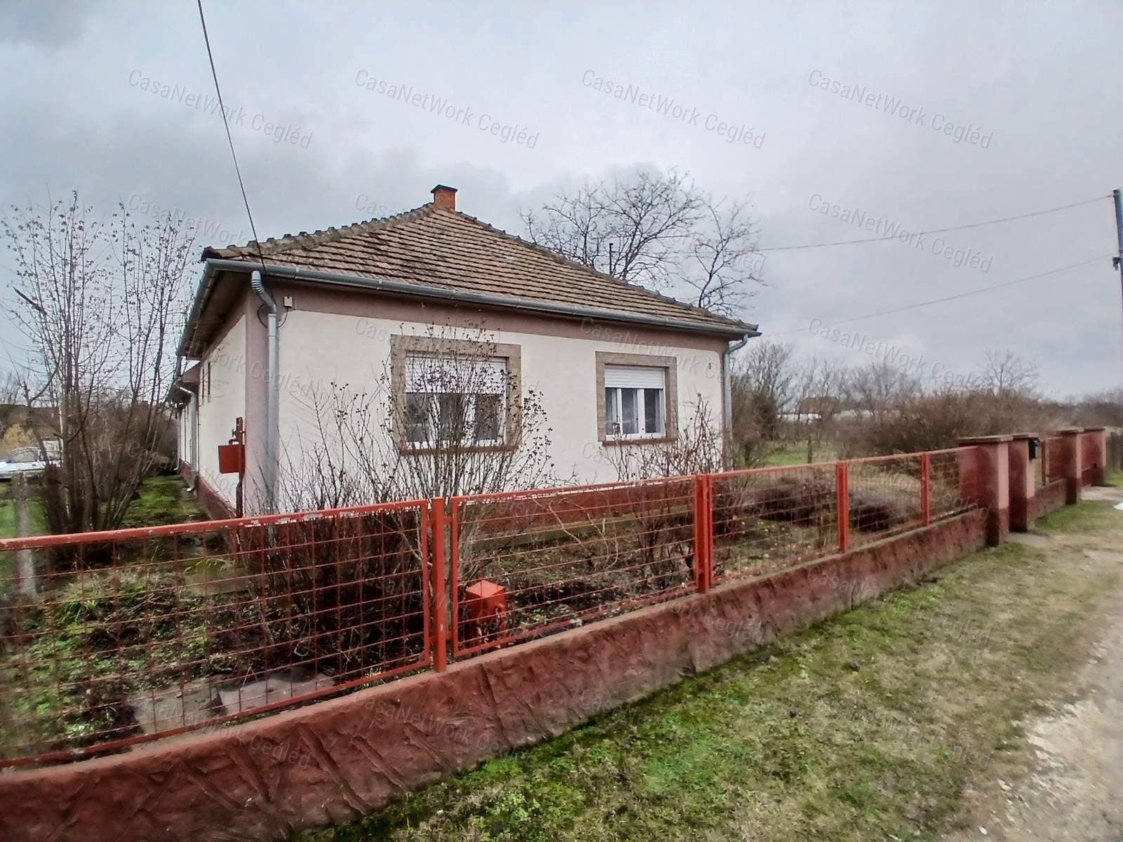 Eladó Tápiószelei 80 m2-s Családi Ház