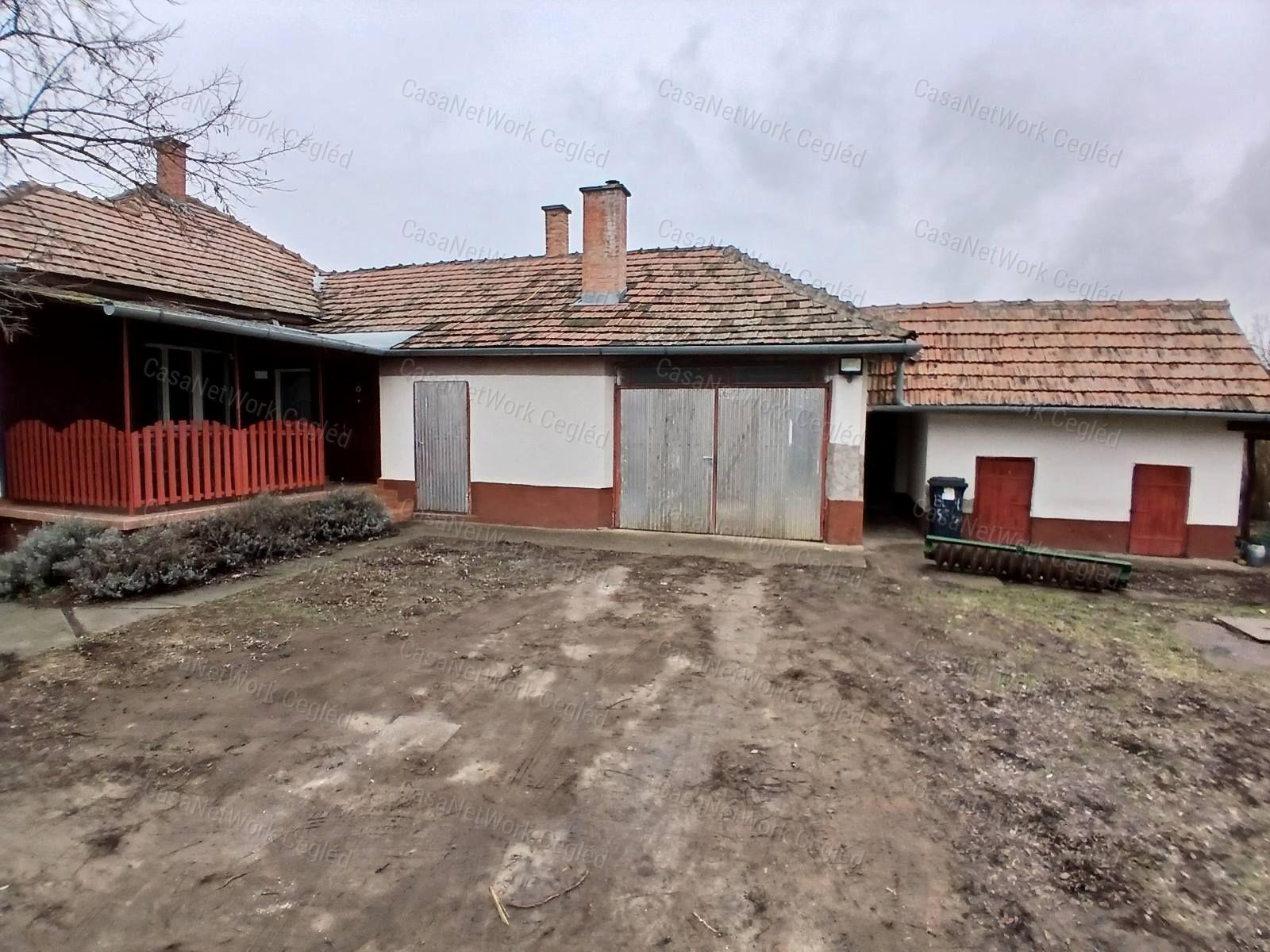 Eladó Tápiószelei 80 m2-s Családi Ház