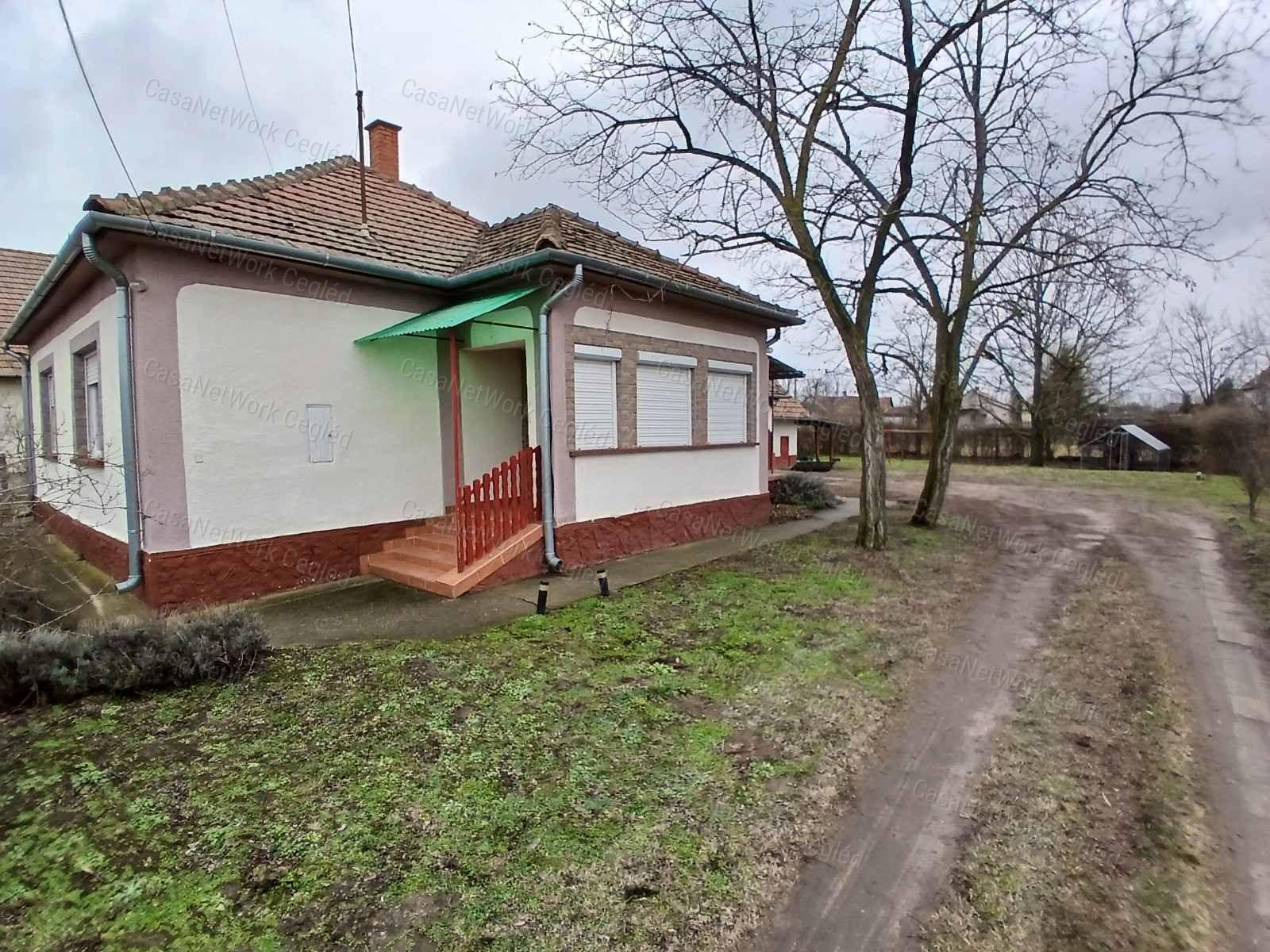 Eladó Tápiószelei 80 m2-s Családi Ház