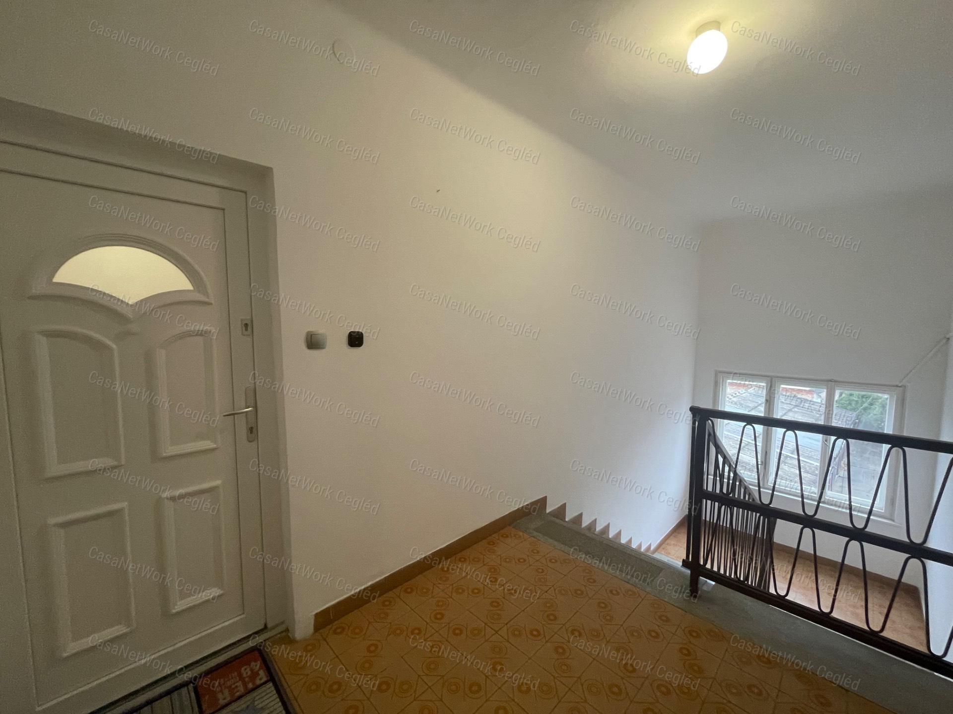 5+1 szobás, nagy teraszos, belső kétszintes, felújított lakás eladó!