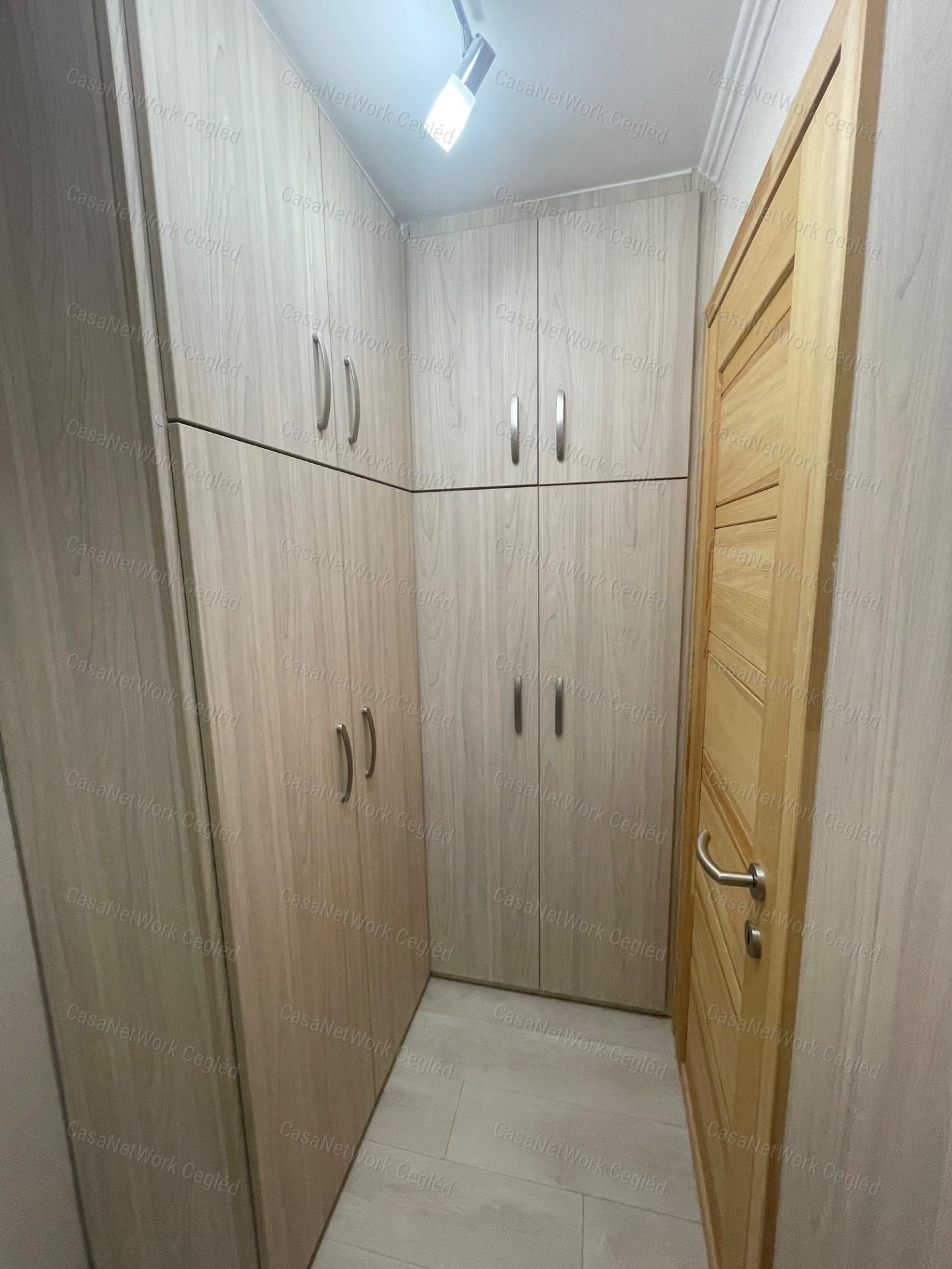 5+1 szobás, nagy teraszos, belső kétszintes, felújított lakás eladó!