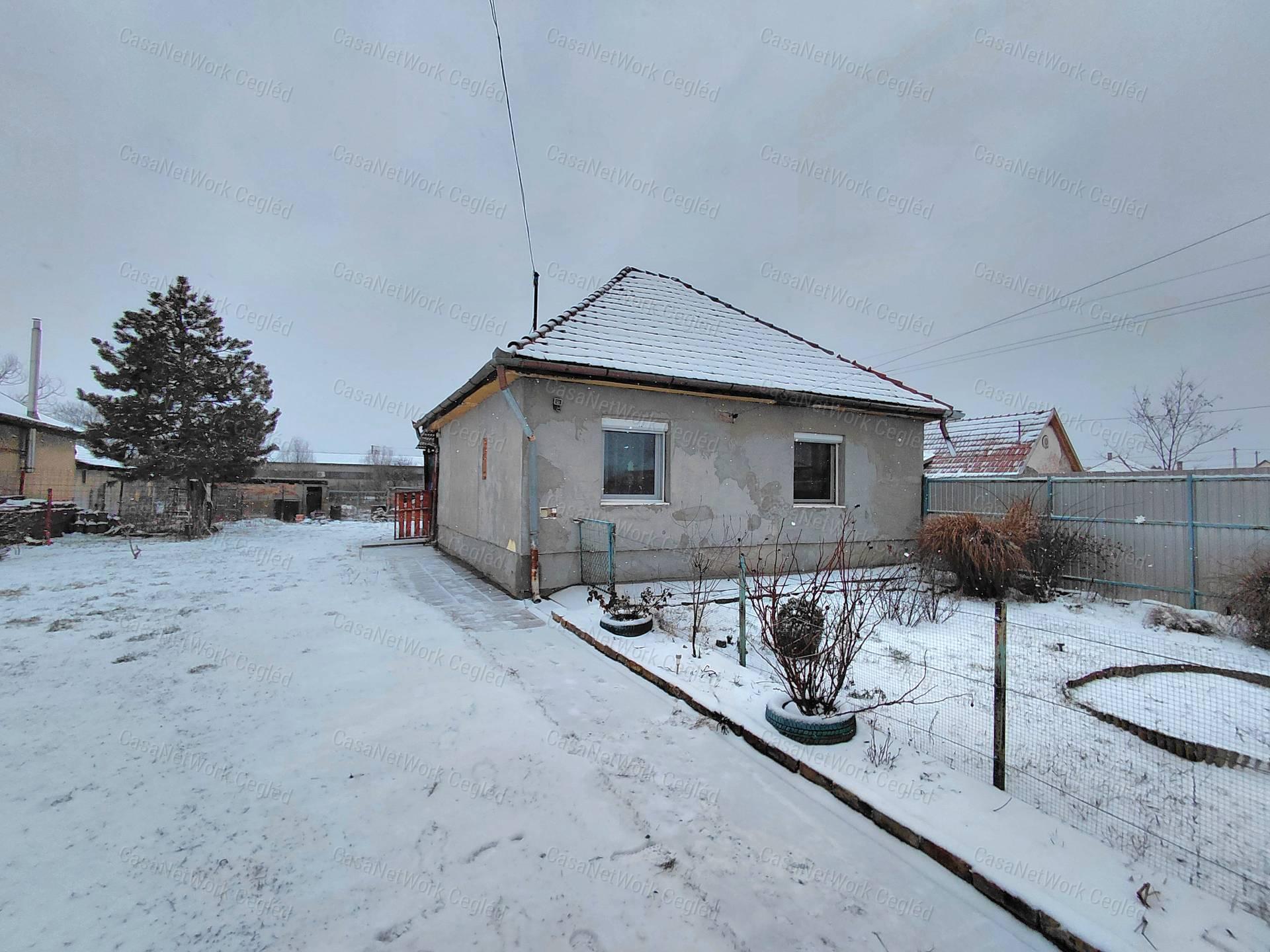 Eladó Lakóház Cegléd
