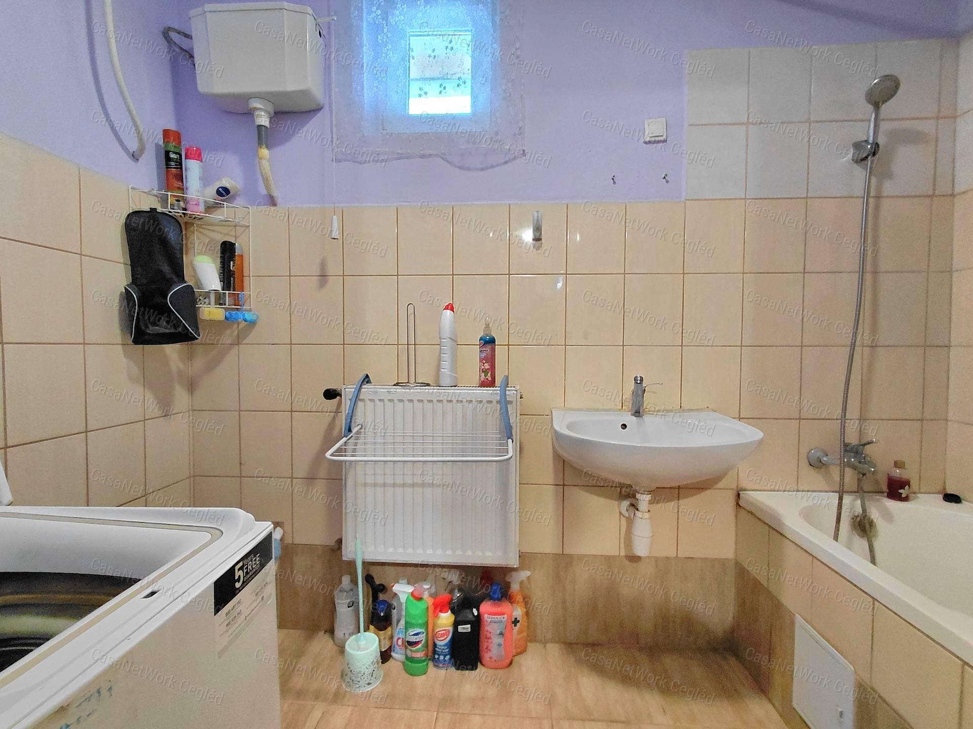 Eladó Lakóház Cegléd