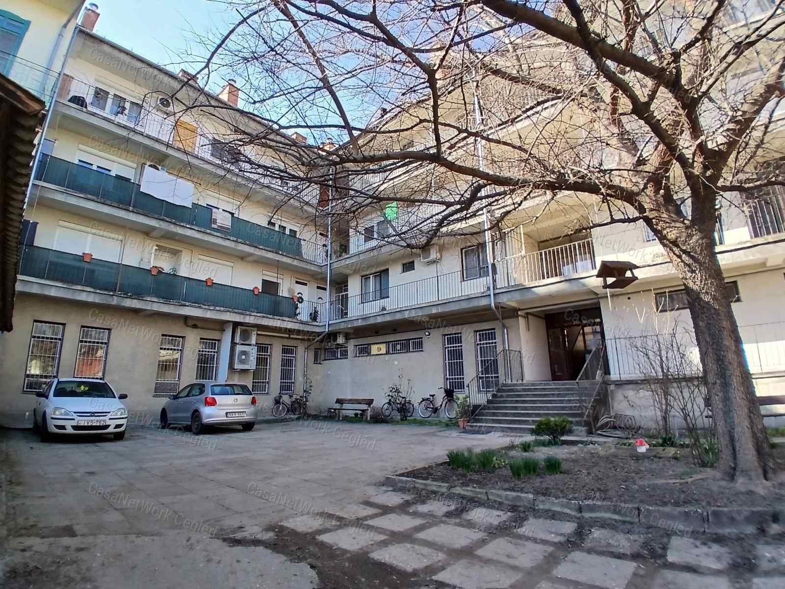 Eladó Cegléd szívében 70 m2 Téglalakás