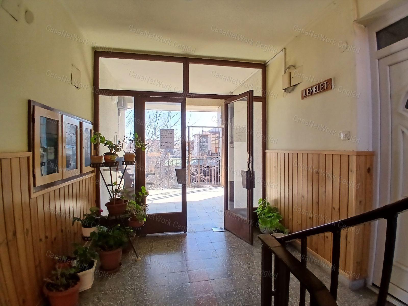 Eladó Cegléd szívében 70 m2 Téglalakás