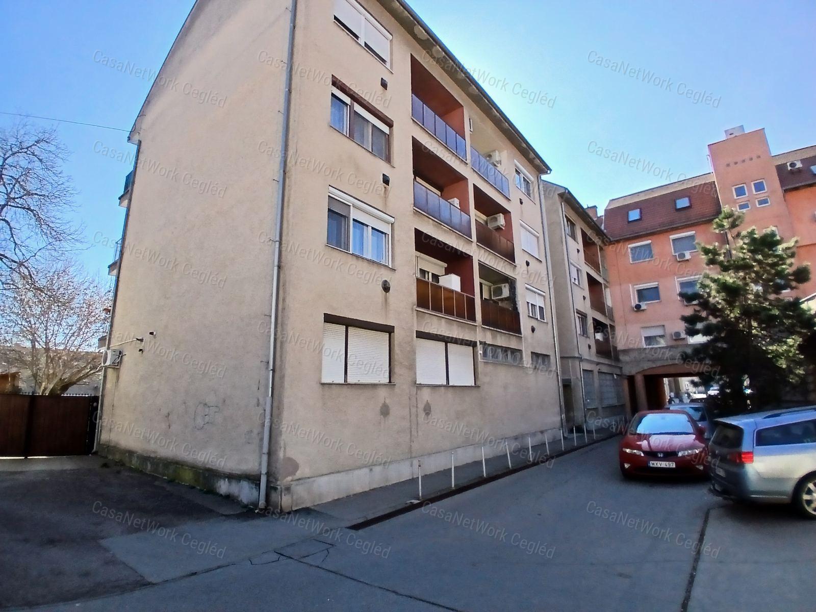 Eladó Cegléd szívében 70 m2 Téglalakás