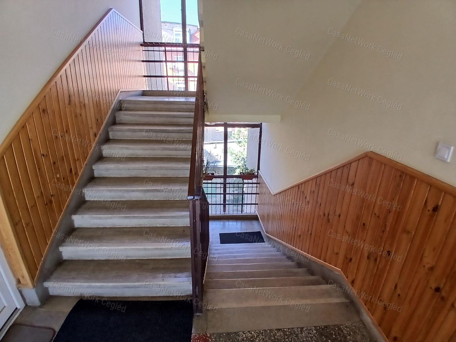 Eladó Cegléd szívében 70 m2 Téglalakás
