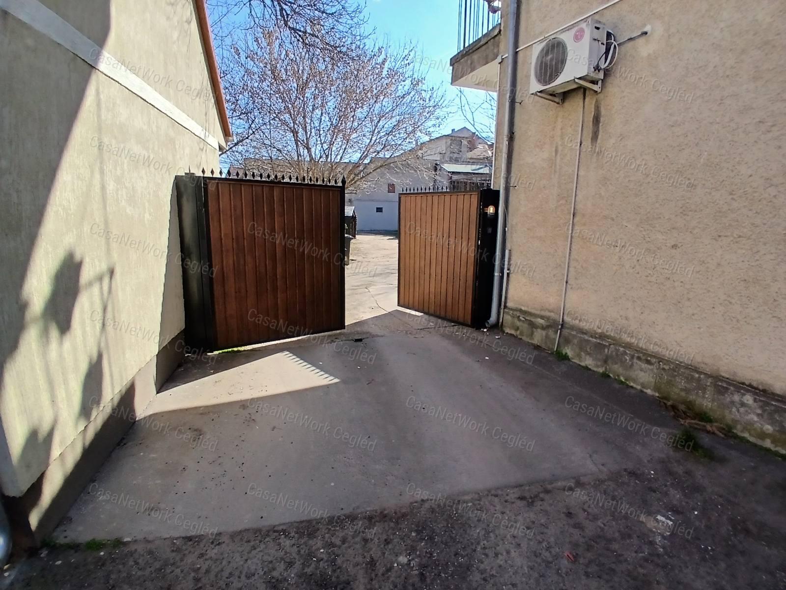 Eladó Cegléd szívében 70 m2 Téglalakás