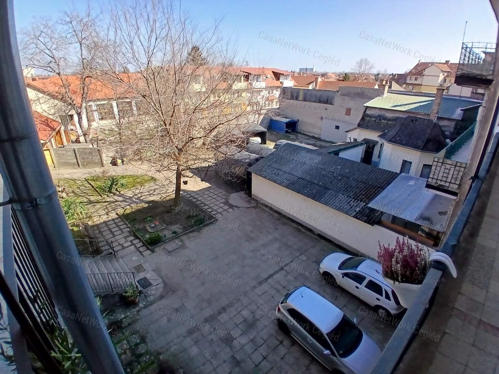 Eladó Cegléd szívében 70 m2 Téglalakás